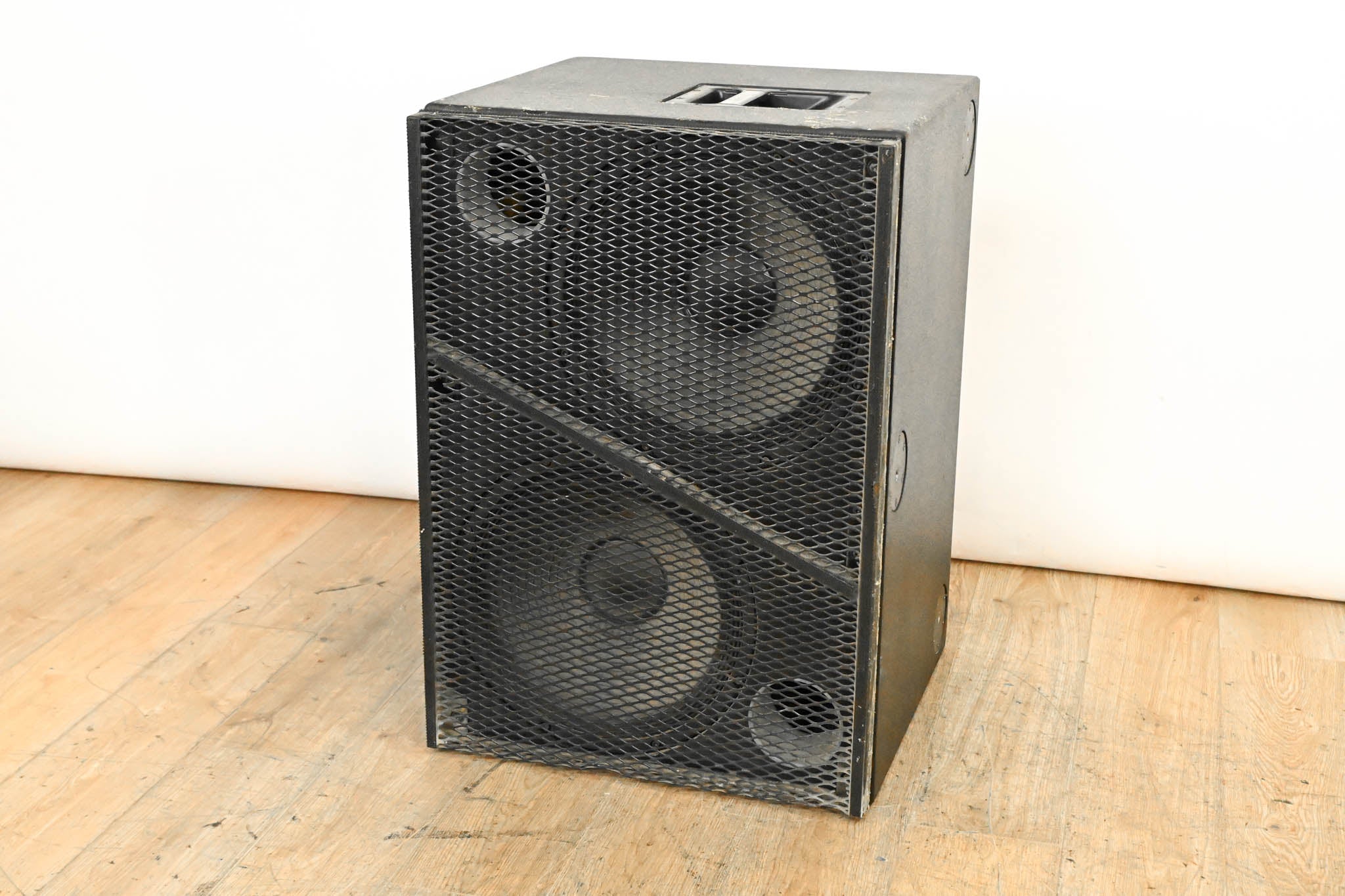 Meyer Sound UltraSeries USW-1 Dual 15" Passive Subwoofer