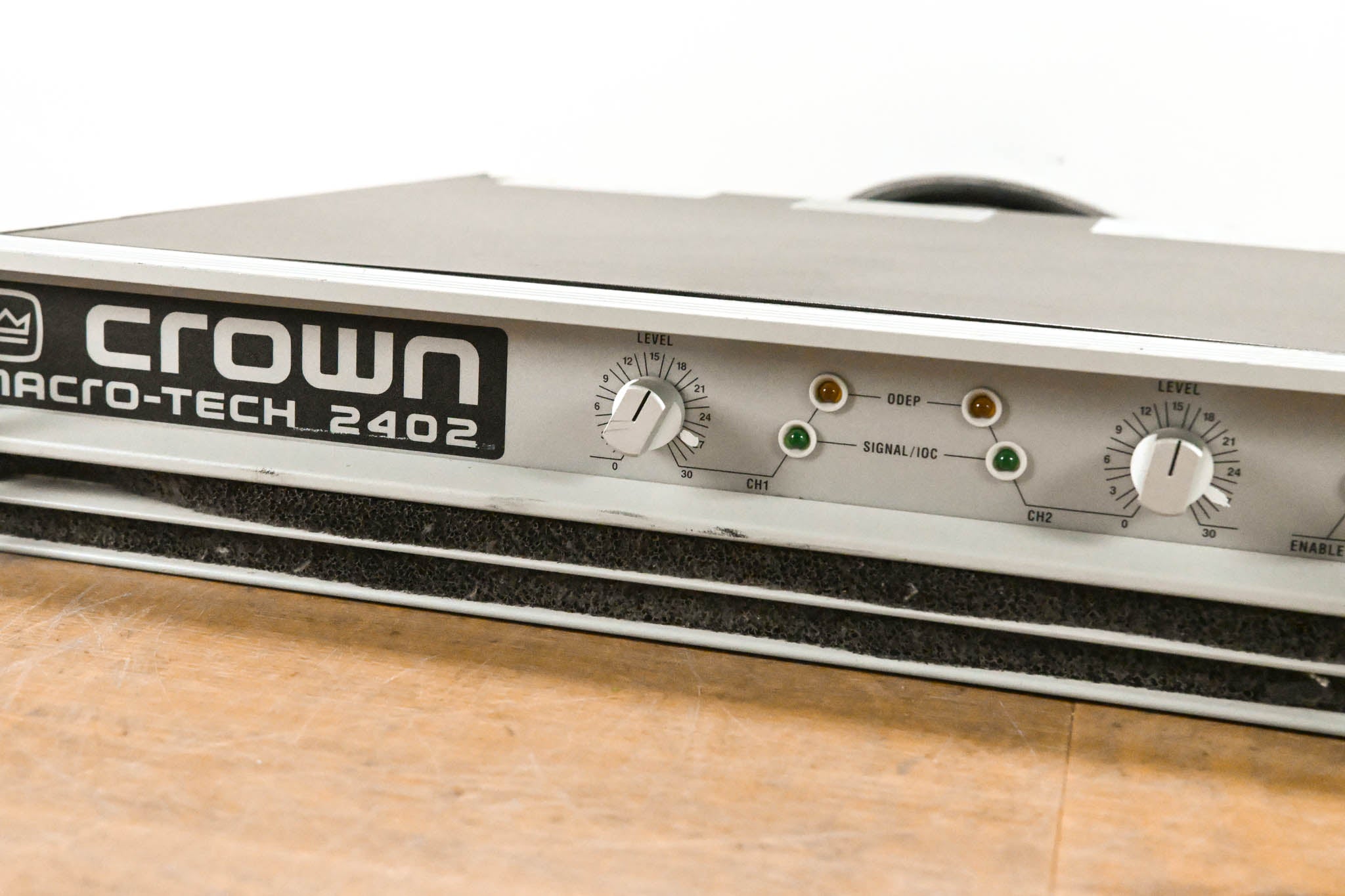 Crown Macro-Tech 2402 2-Channel Power Amplifier