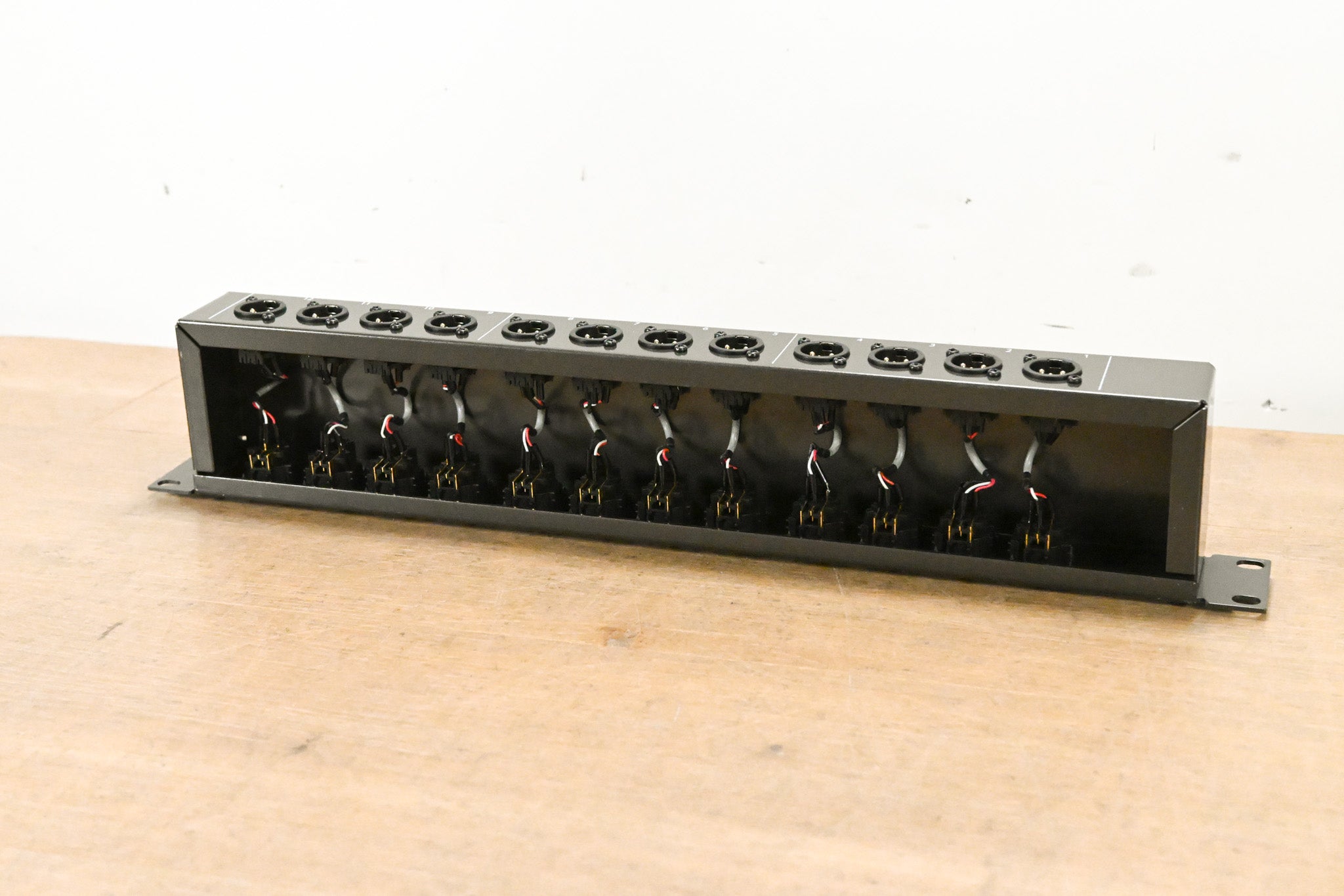 Hosa PDR-369 XLR3F to XLR3M Patch Bay