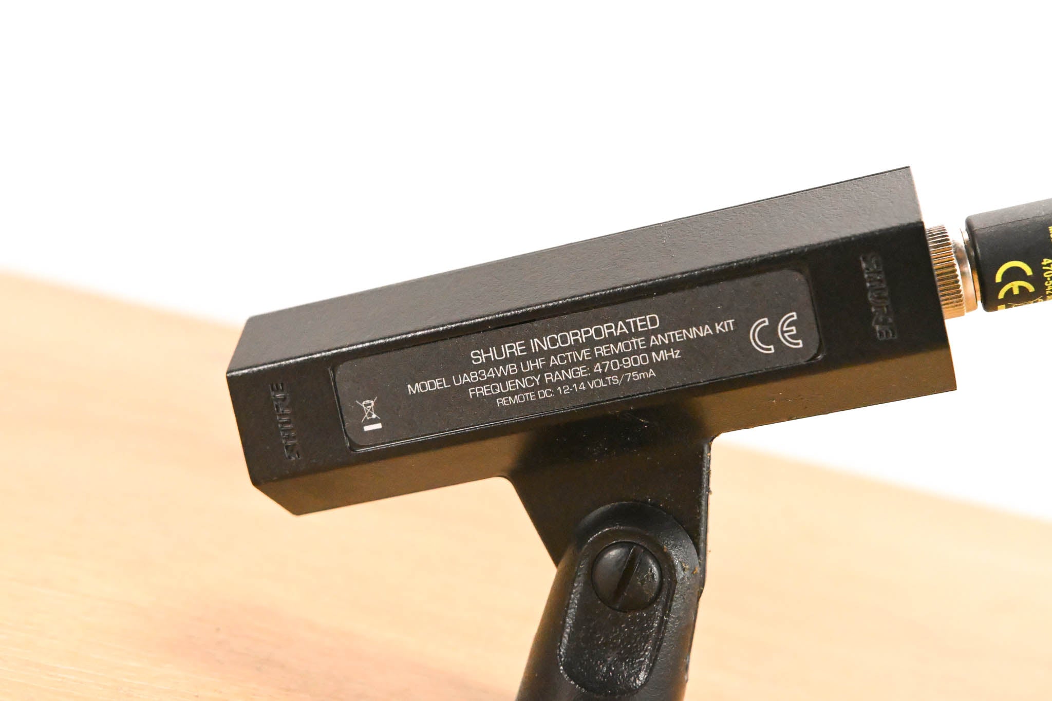 Shure UA834WB In-Line Antenna Amplifier with Stand - 470-900 MHz