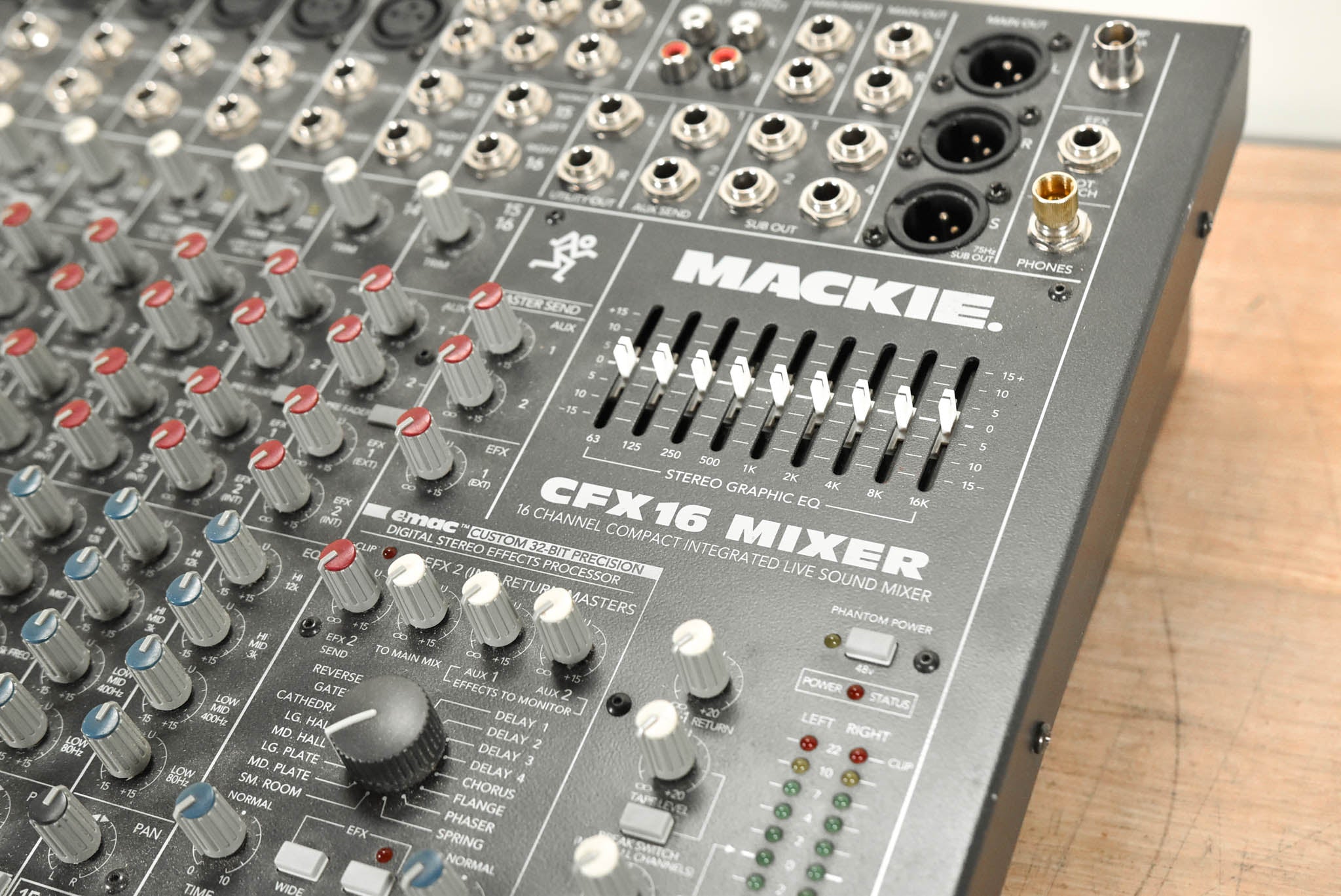 Mackie CFX16 16-Channel Compact Analog Mixer with Digital Effects