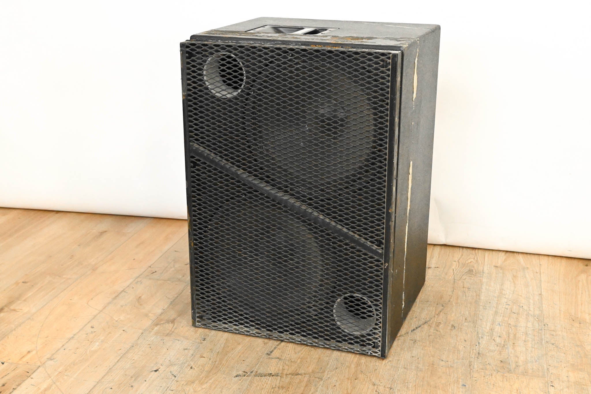 Meyer Sound UltraSeries USW-1 Dual 15" Passive Subwoofer