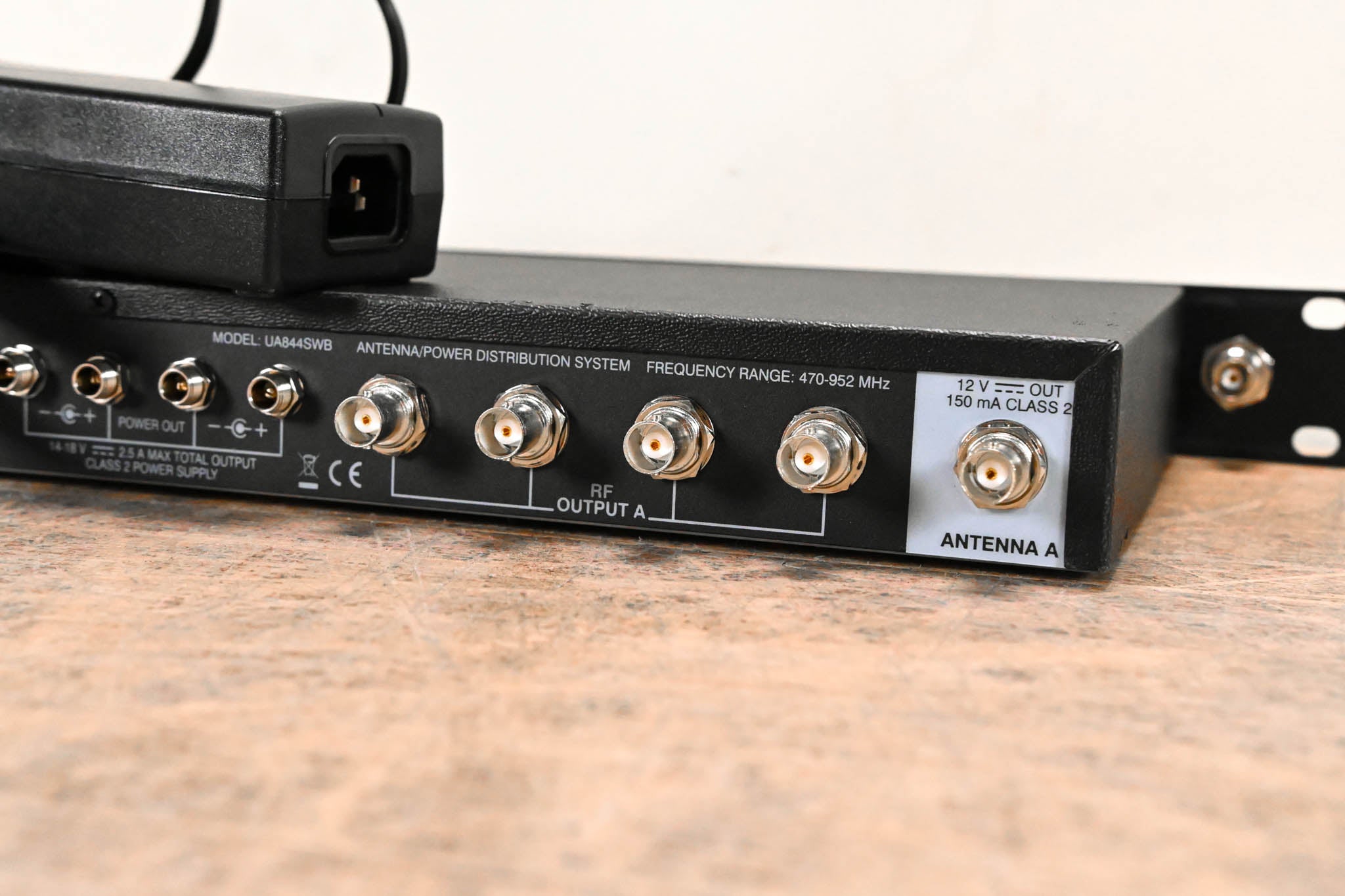 Shure UA844SWB Antenna Distribution System - 470-952 MHz