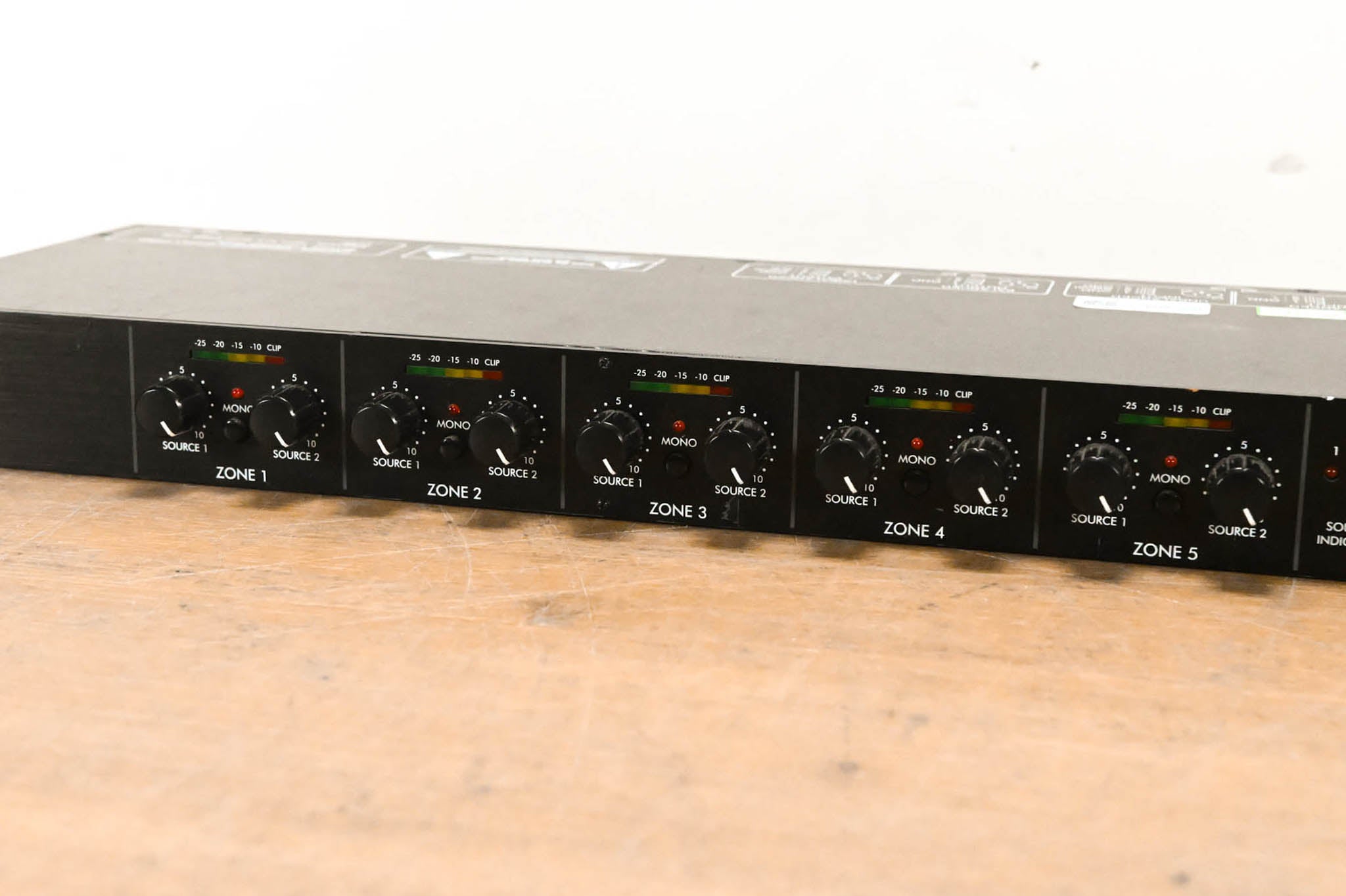 ART MX225 Five-Zone Distribution Mixer