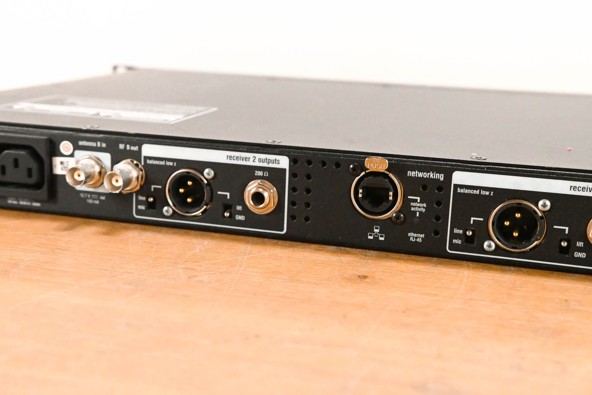 Shure UR4D+ Dual Wireless Receiver with UR2/BETA58A Mic Pair - J5 Band