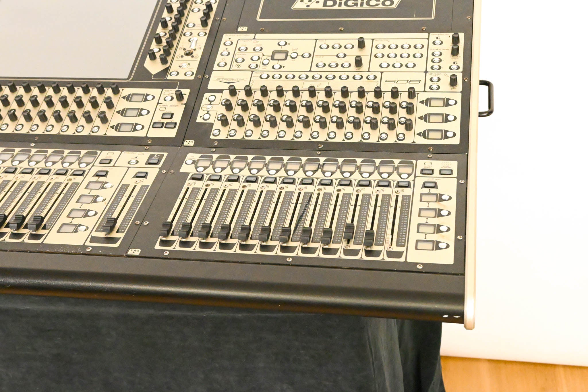 DiGiCo SD8 120-Channel Digital Mixing Console w/ ST Optical