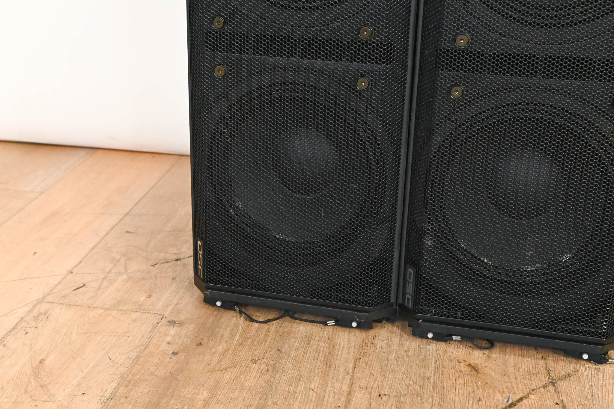 QSC WideLine-10 Dual 10-Inch Wide Line Array Speaker (PAIR)