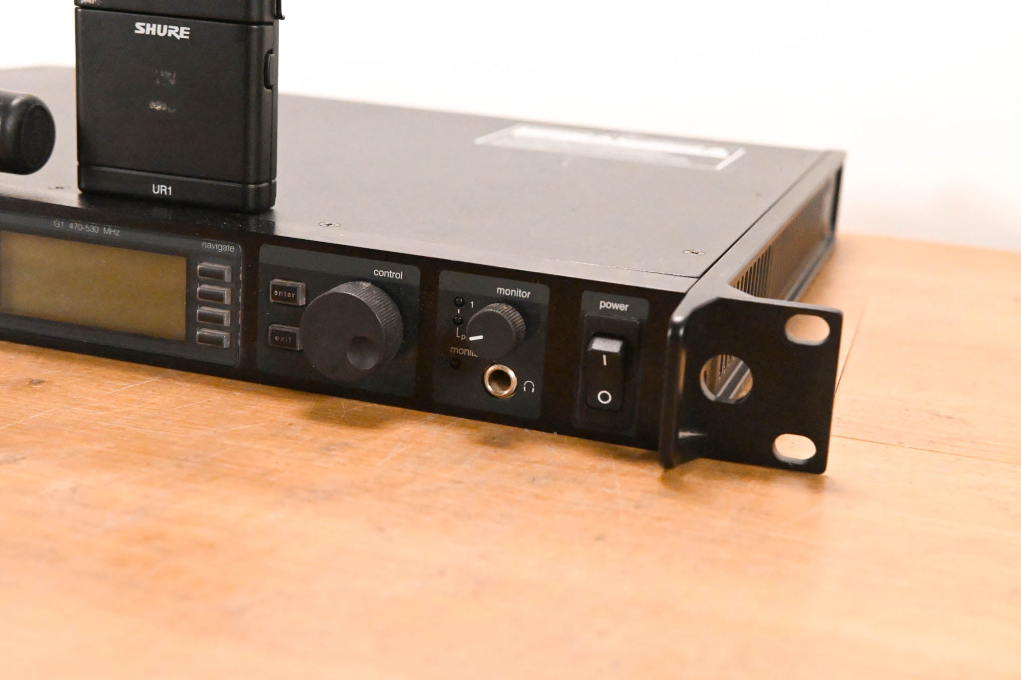Shure UR4D Wireless Receiver with UR2/SM58 Mic & UR1 Bodypack - G1 Band