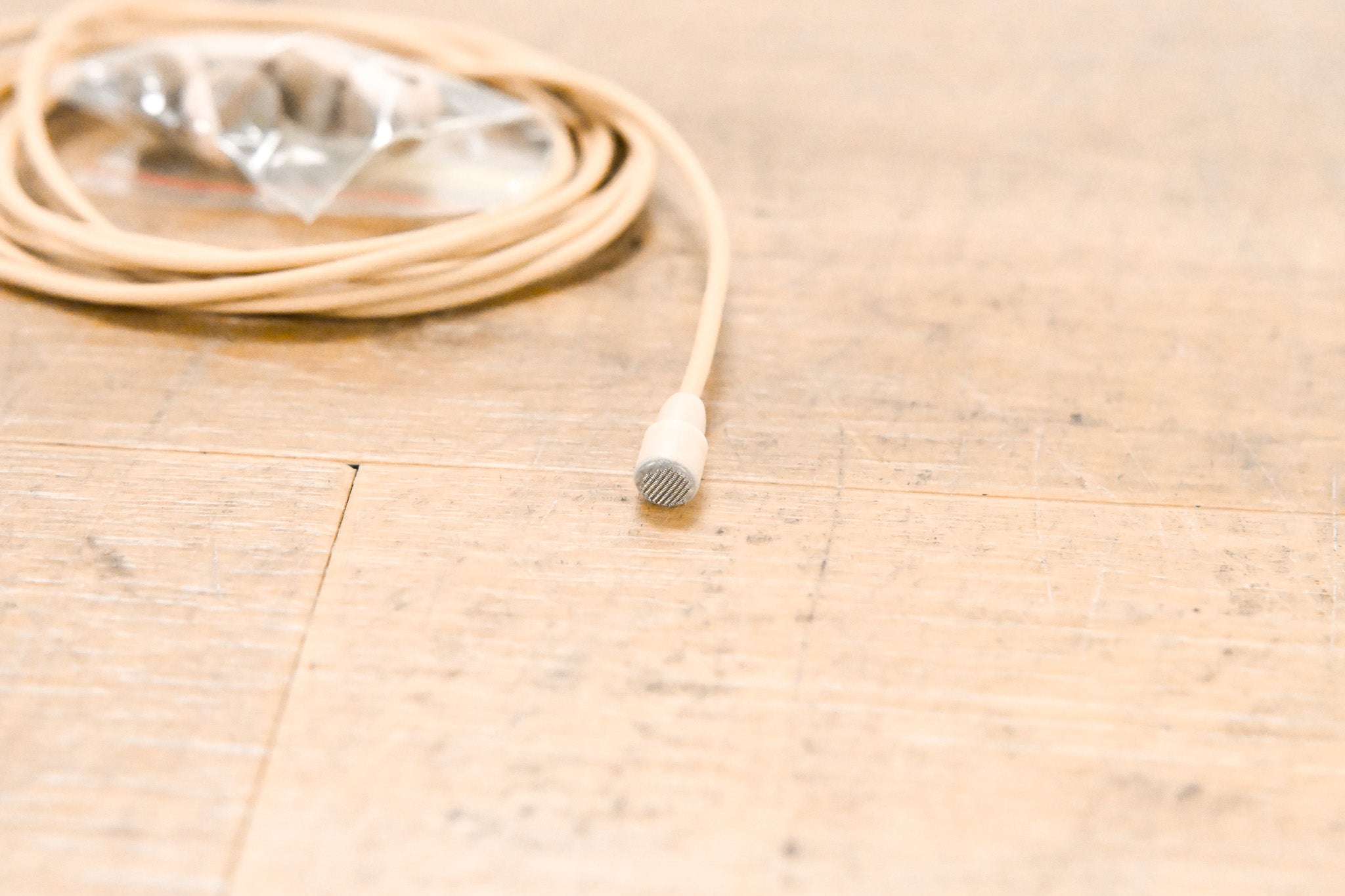 Sennheiser MKE 2 Lavalier Lapel Mic w/ Locking 3.5mm Connector - Beige