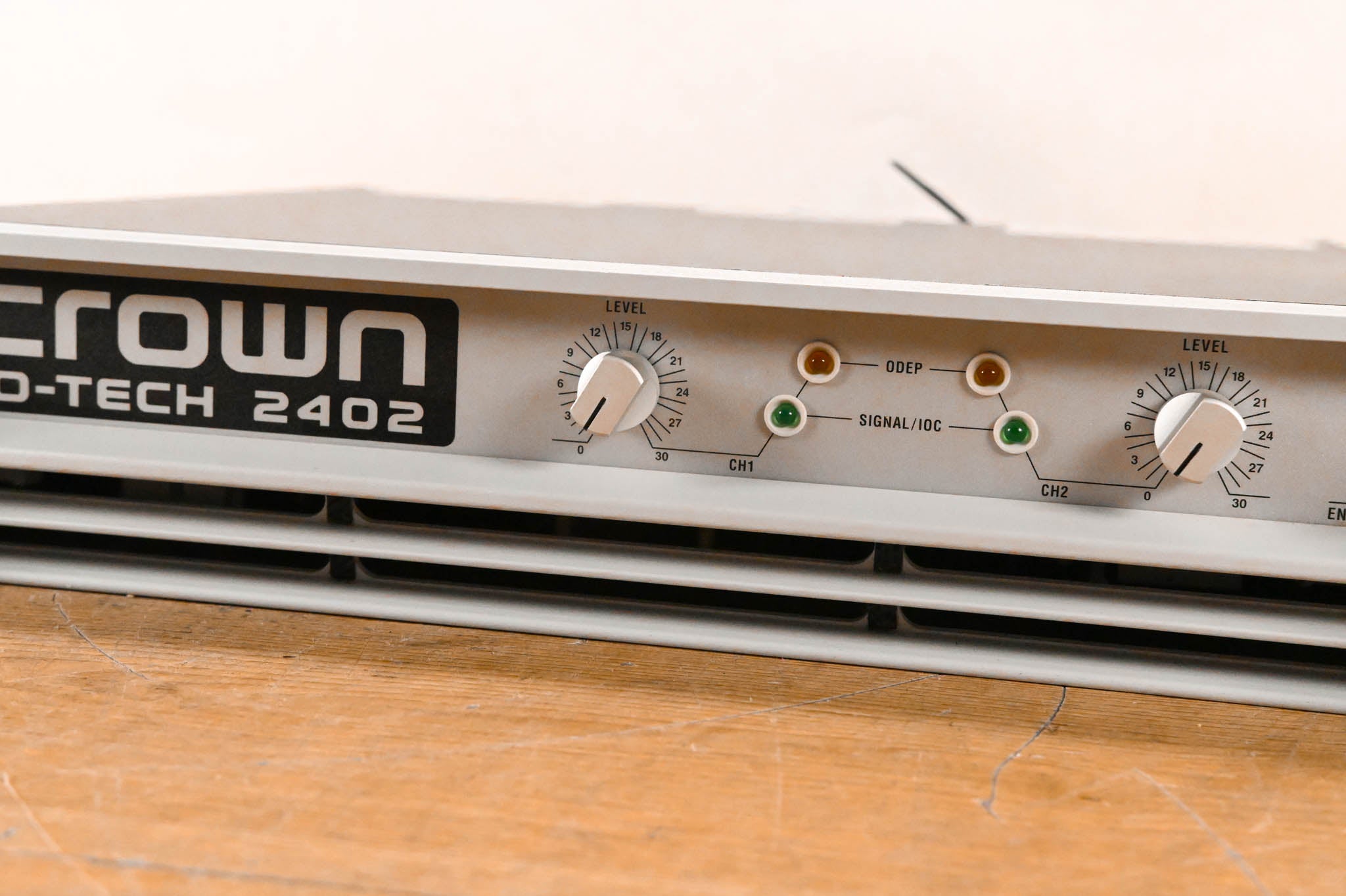 Crown Macro-Tech 2402 2-Channel Power Amplifier