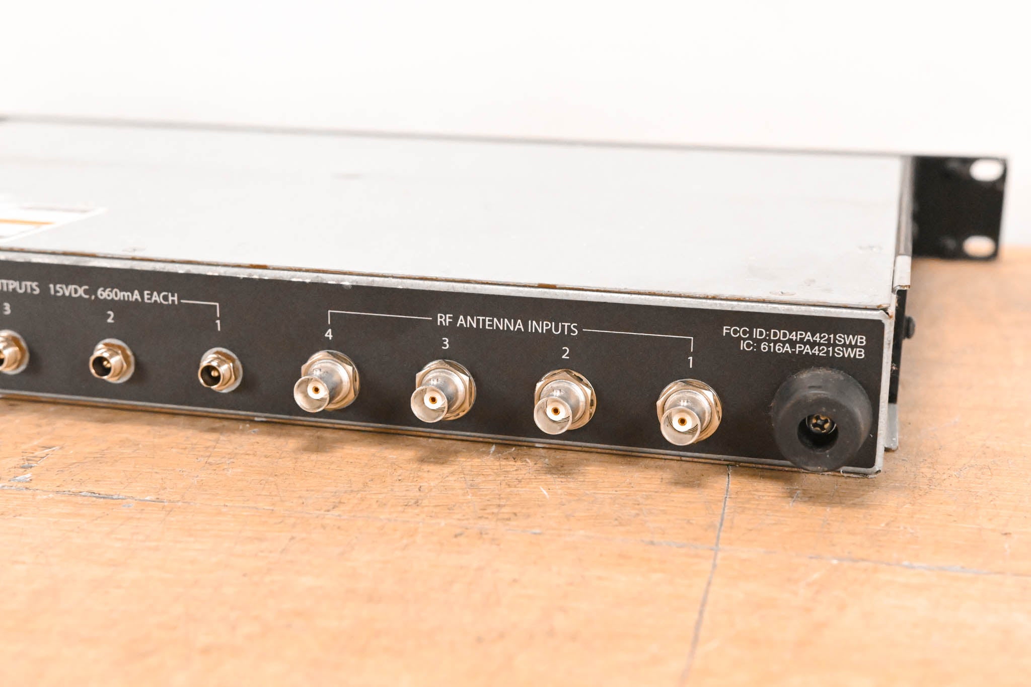 Shure PA421SWB 4-Port Antenna Combiner - 470-952 MHz