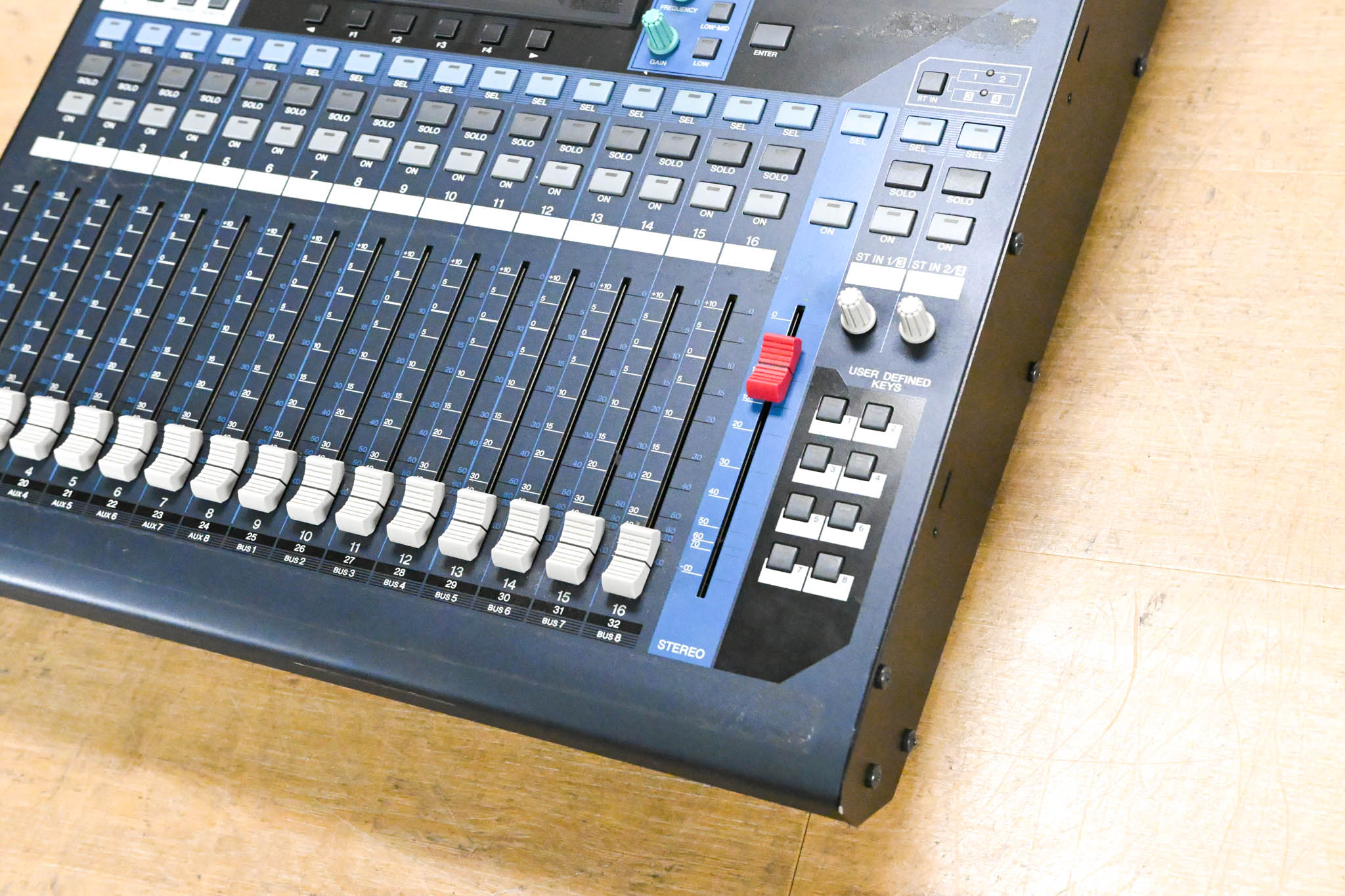 Yamaha 01V96VCM 24-Bit/96k Digital Recording Mixer