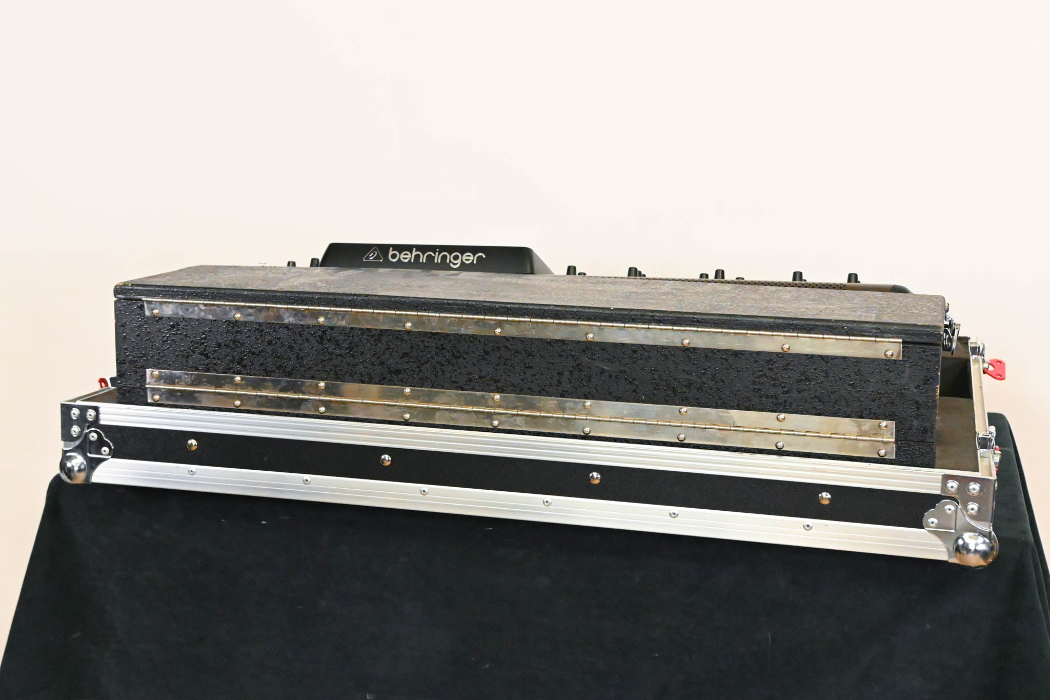 Behringer X32 40-Channel Digital Mixing Console with Road Case