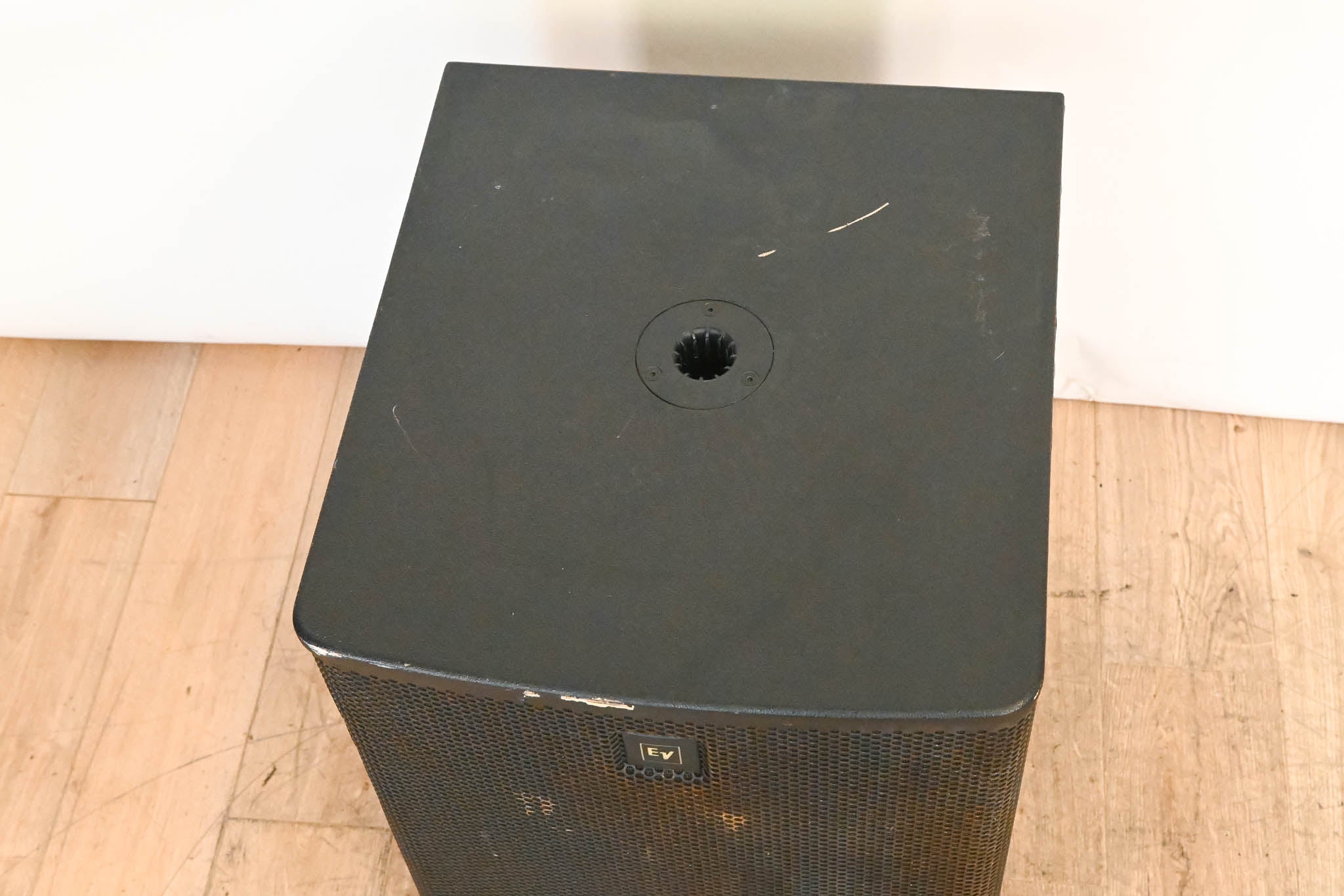 Electro-Voice (EV) ELX118P 700W 18" Powered Subwoofer