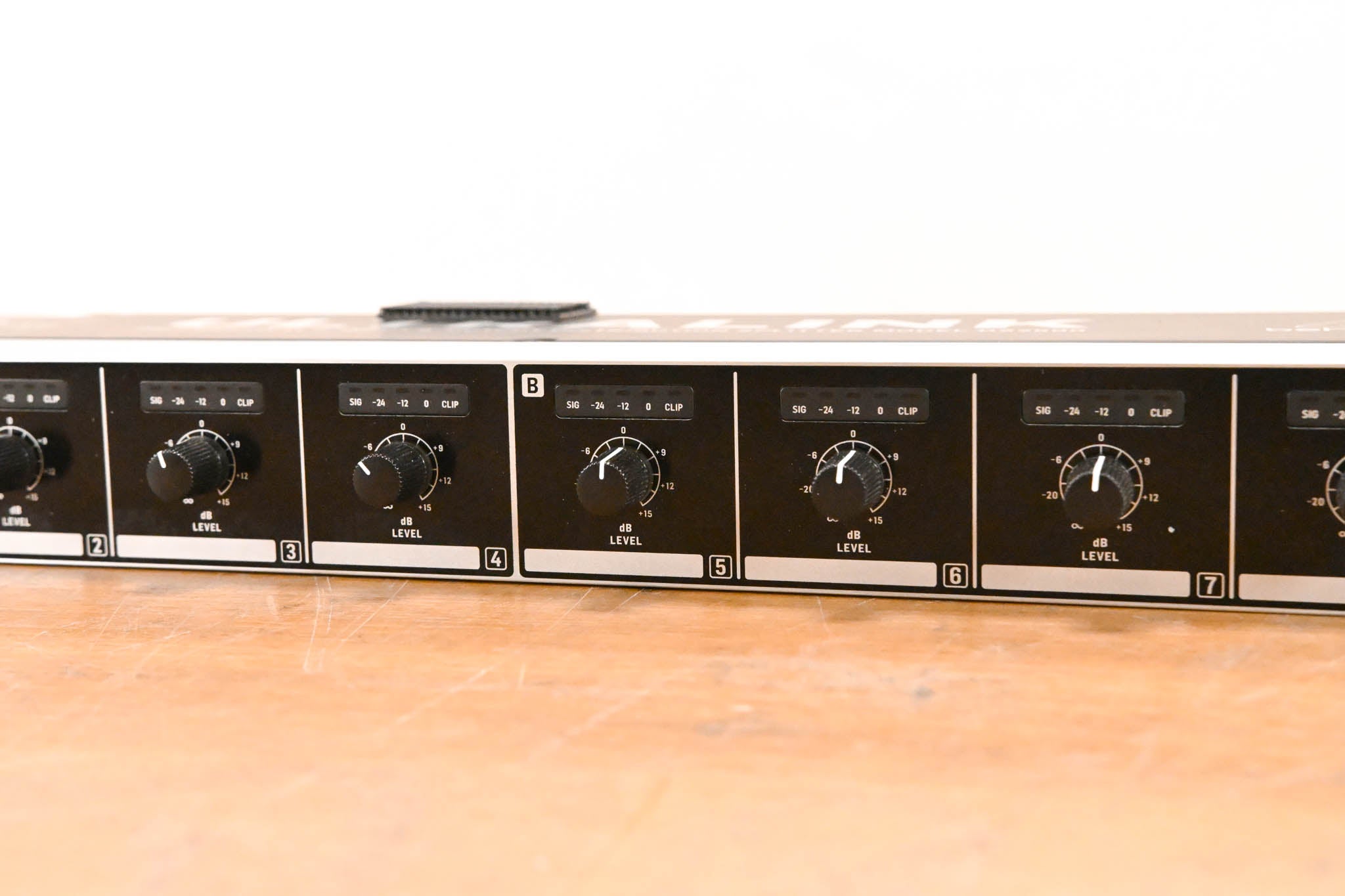 Behringer ULTRALINK DS2800 2-Input 8-Output Distribution Splitter