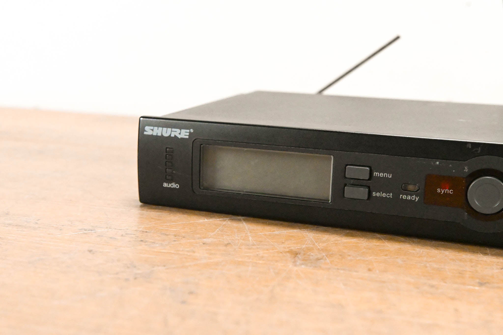 Shure SLX4 Wireless Receiver - J3 Band: 572-596 MHz (NO POWER SUPPLY)