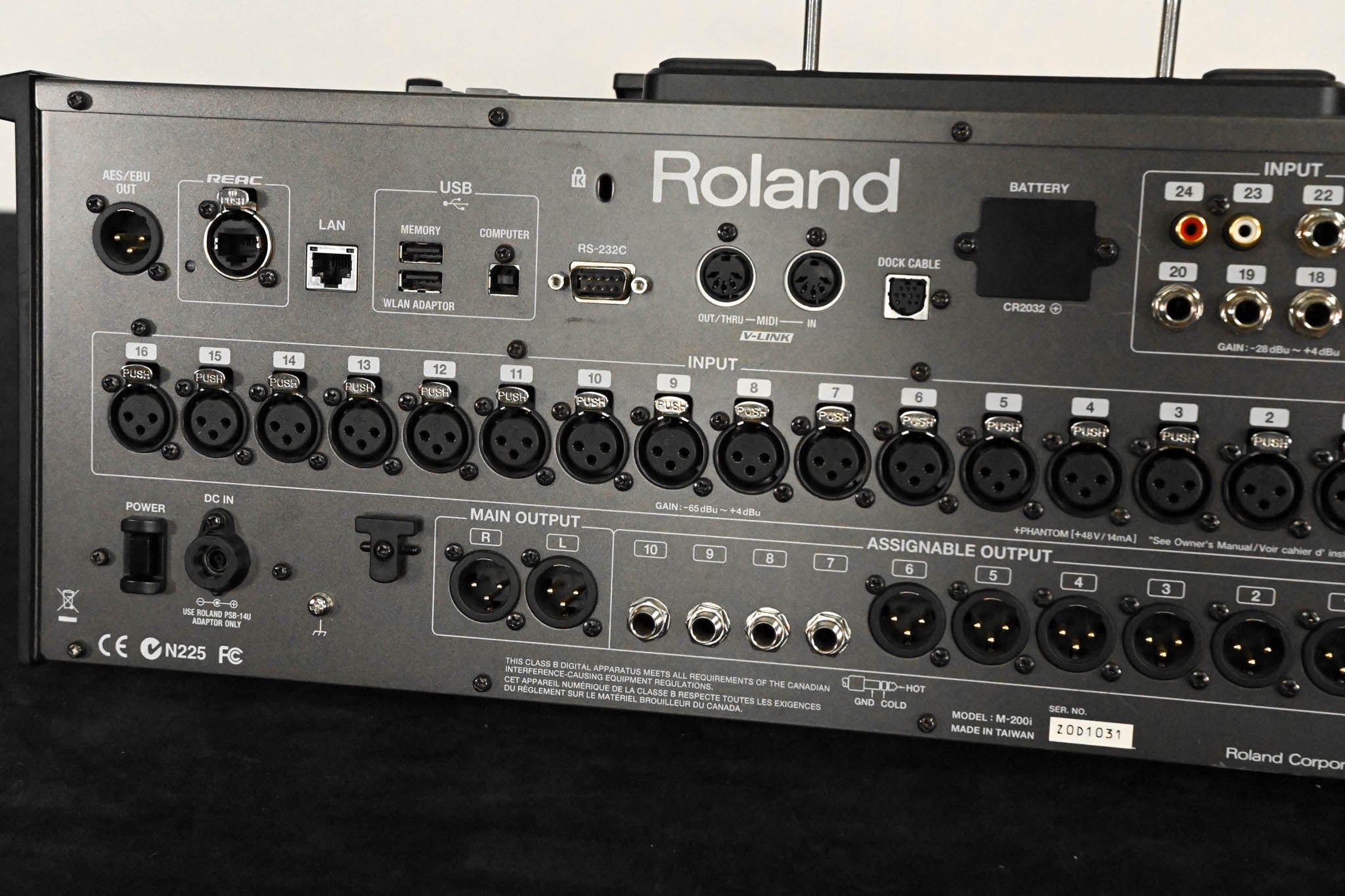 Roland M-200i 32-Channel Live Digital V-Mixer Console