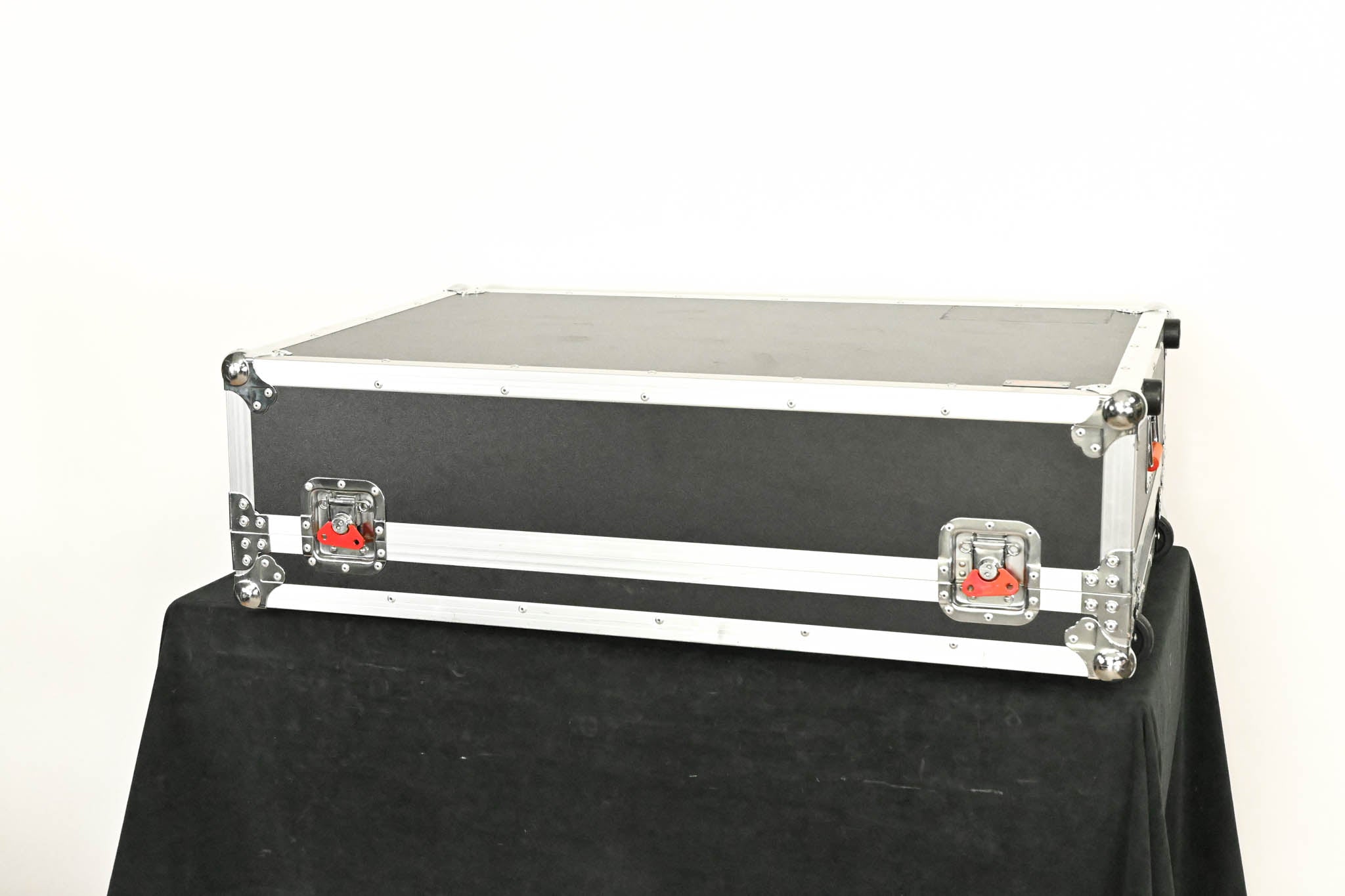 Behringer X32 40-Channel Digital Mixing Console with Road Case