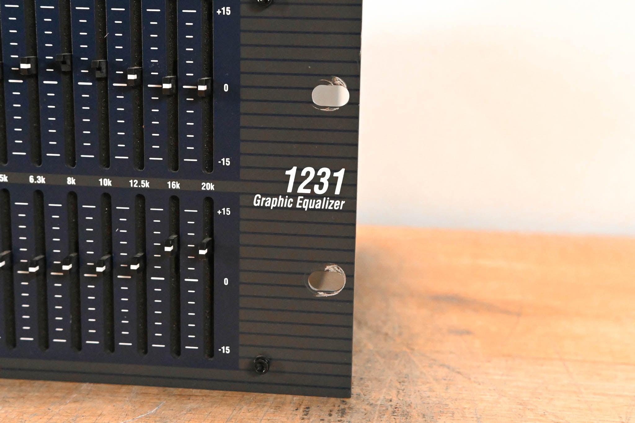 dbx 1231 Dual-Channel 31-Band Graphic Equalizer
