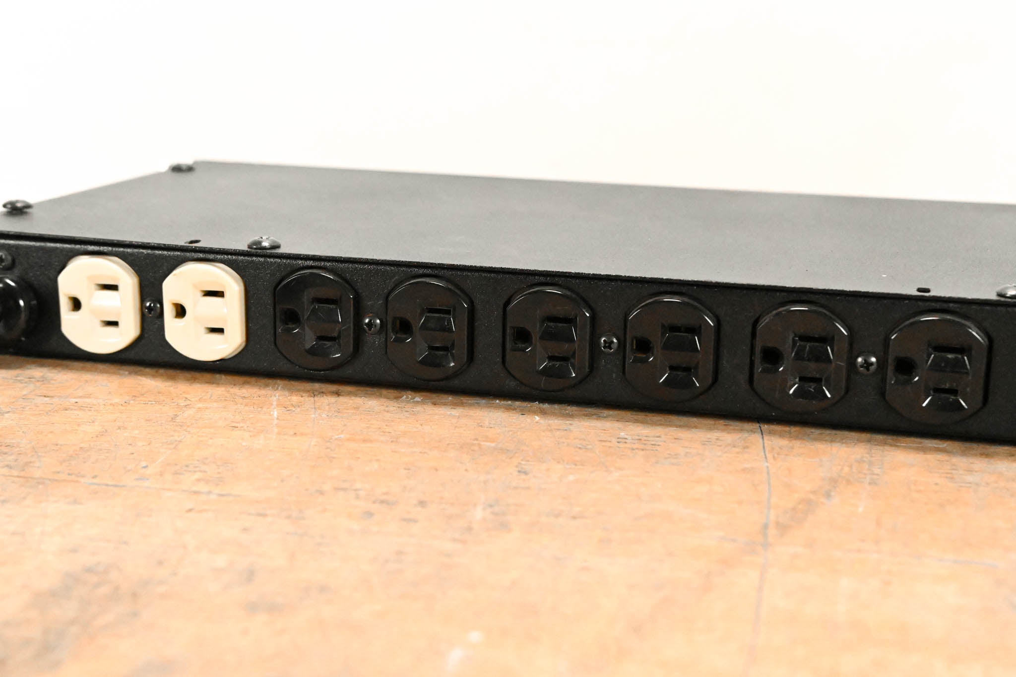 ETA Systems PD11LV Conditioned Power Distributor CG01MYF