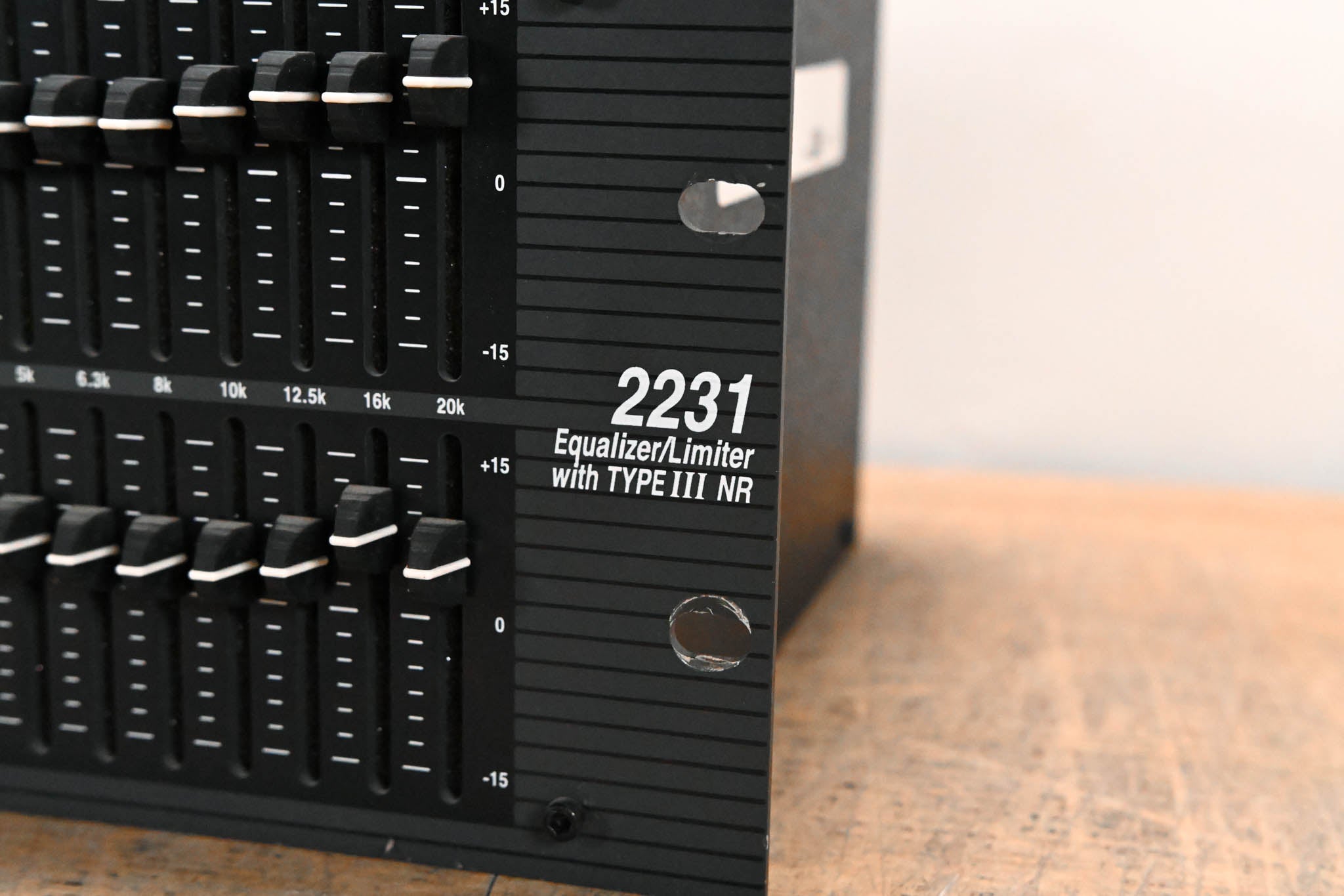 dbx 2231 Dual-Channel 31-Band Graphic Equalizer/Limiter