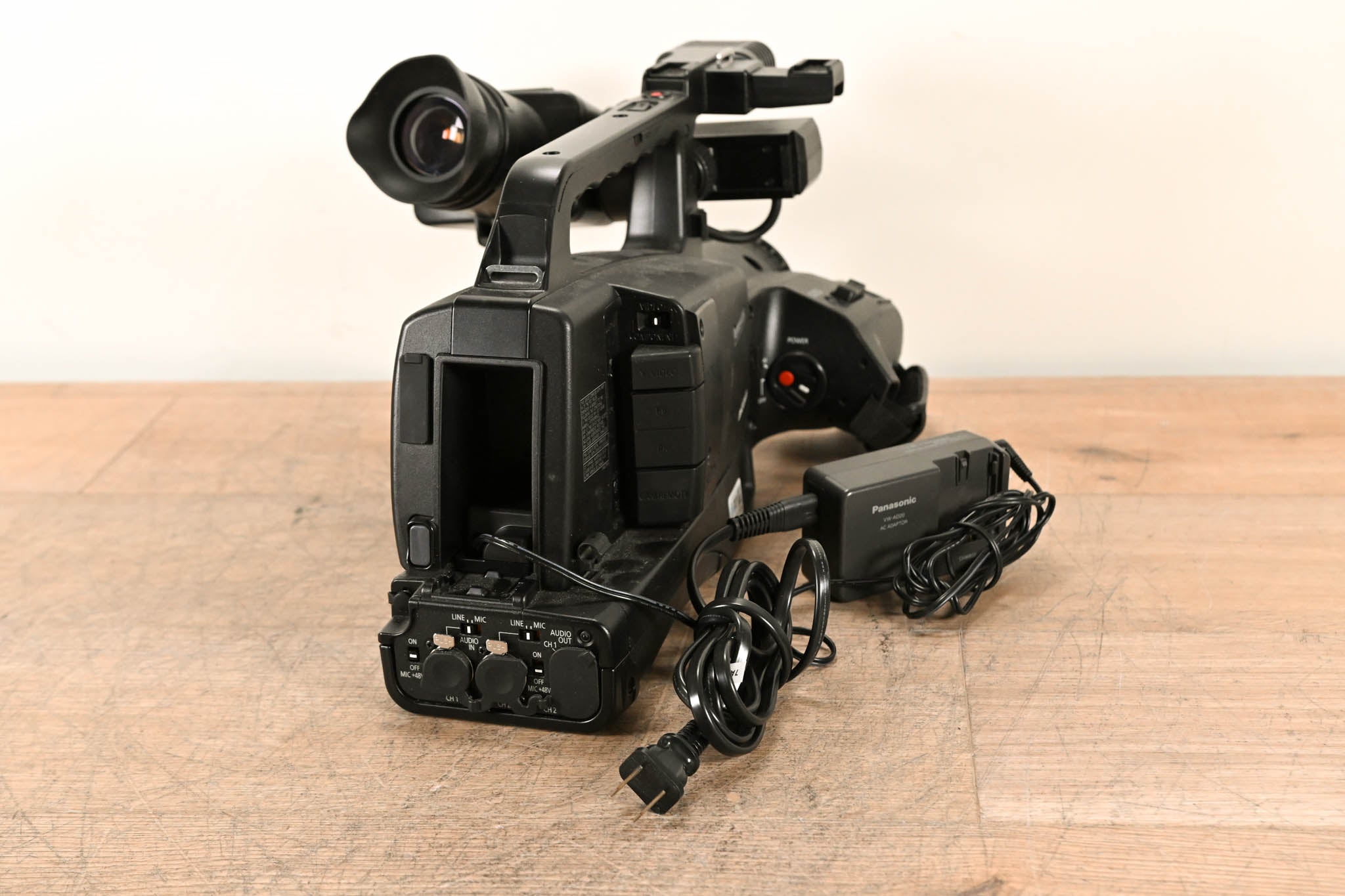 Panasonic AG-HMC80P 3MOS AVCCAM HD Shoulder-Mount Camcorder with Lens