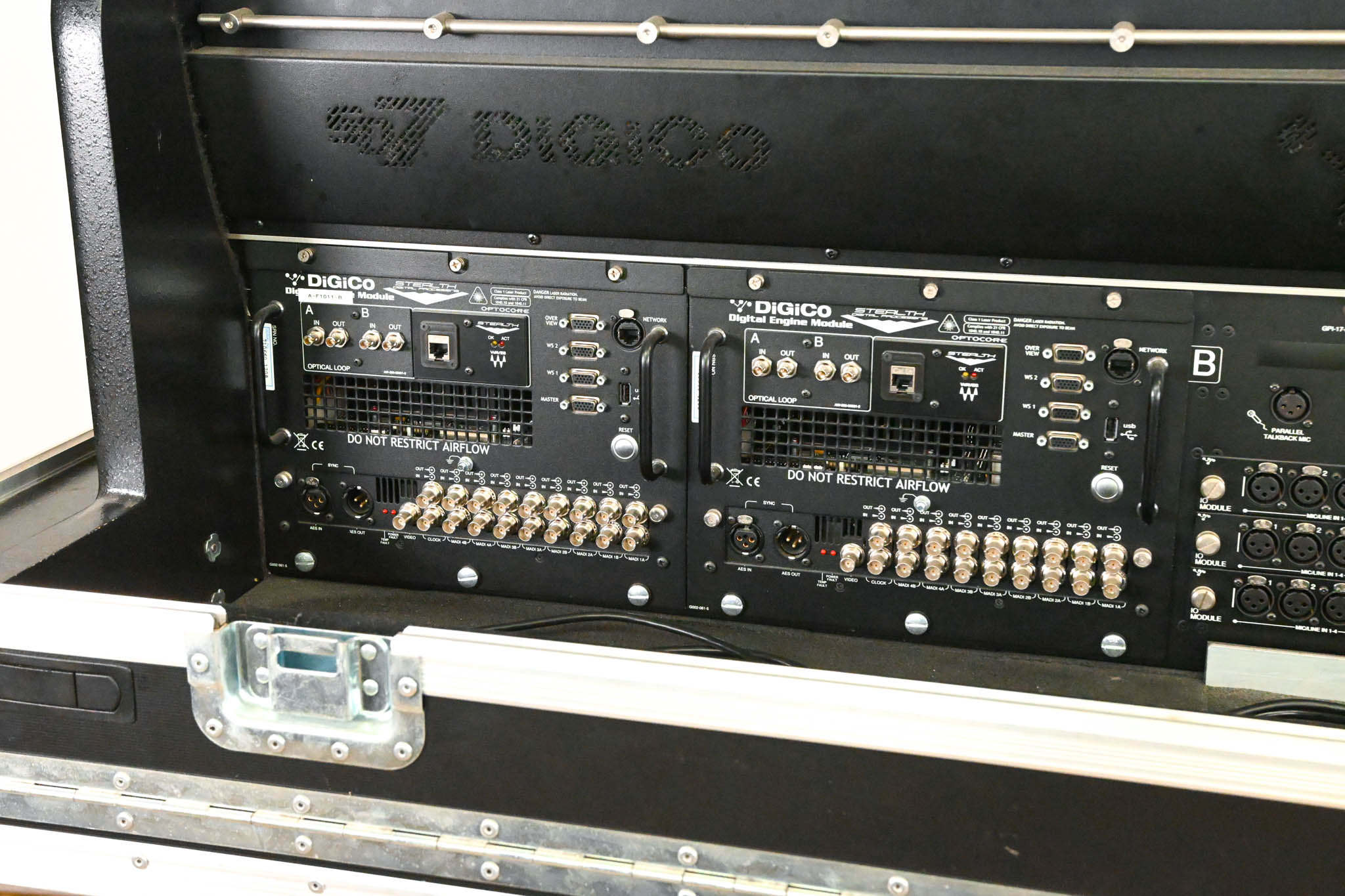 DiGiCo SD7 Digital Console w/Dual Engines, Waves, ST Optical & Road Case