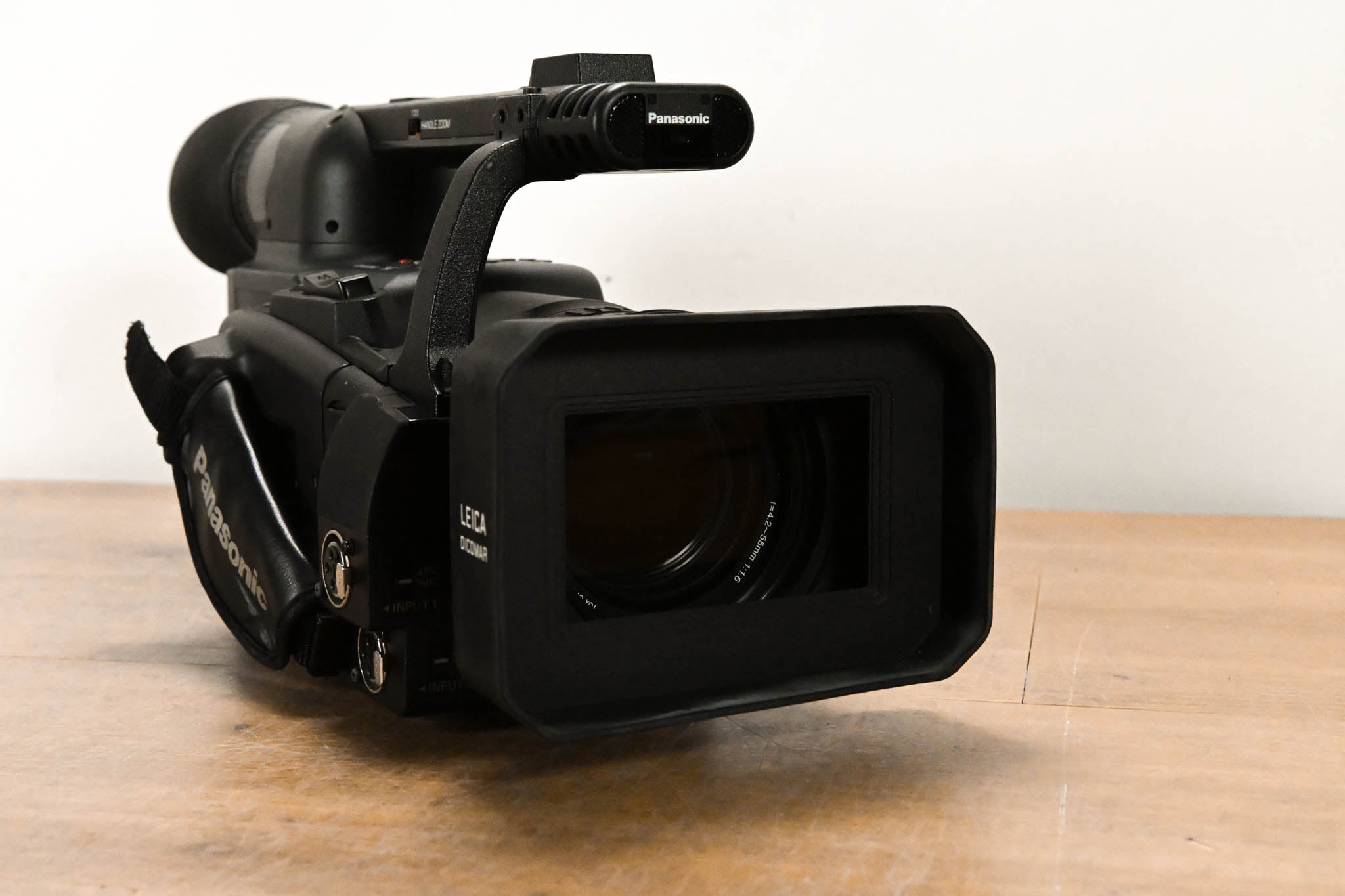 Panasonic AG-HVX200P 3-CCD P2/DVCPRO HD Format Camcorder