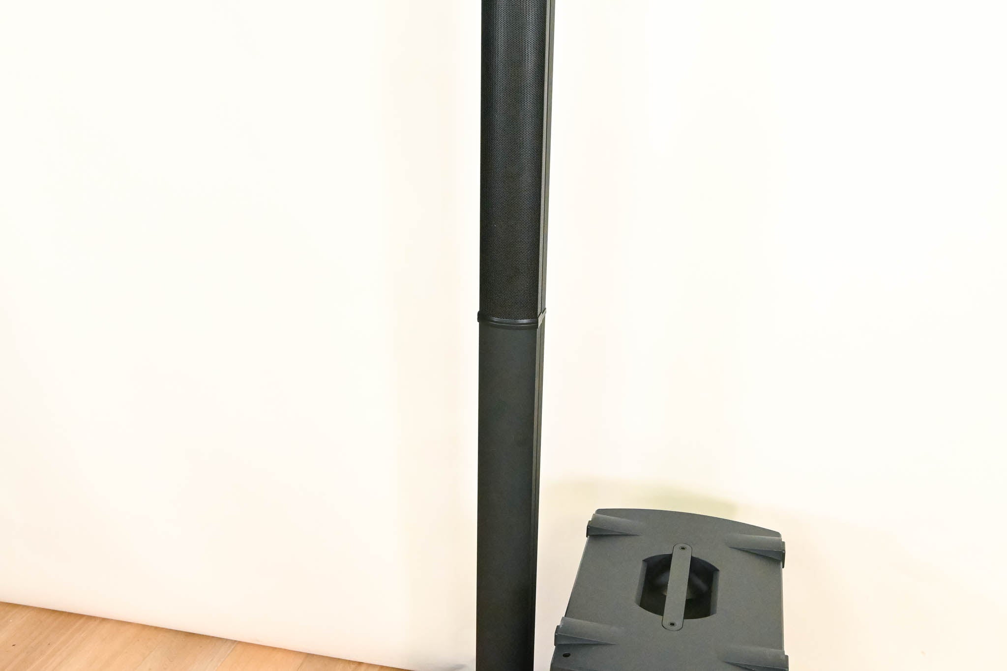 Bose L1 Model 1S with B2 Bass Module - Portable PA System