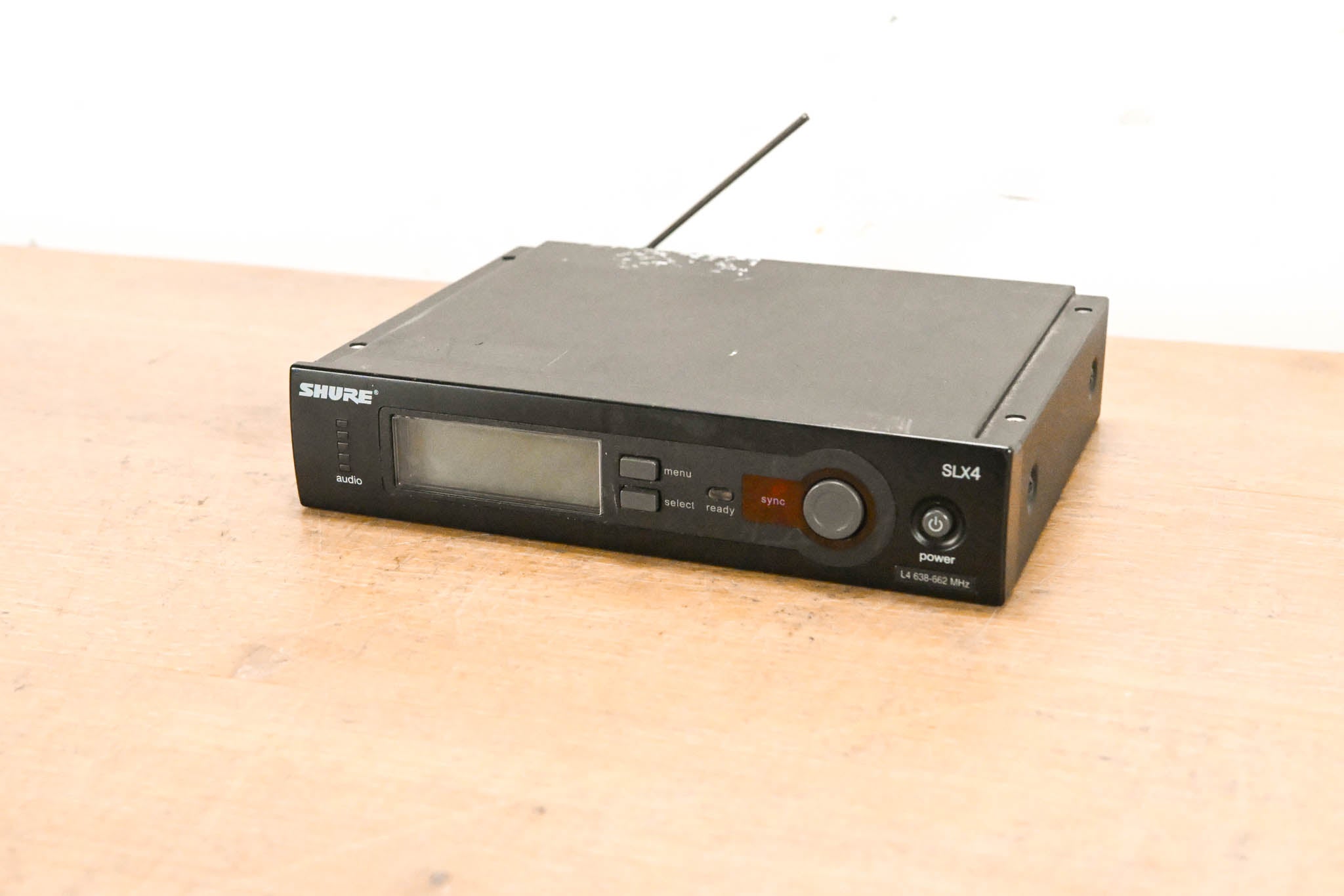 Shure SLX4 Wireless Receiver - L4 Band: 638-662 MHz (NO POWER SUPPLY)