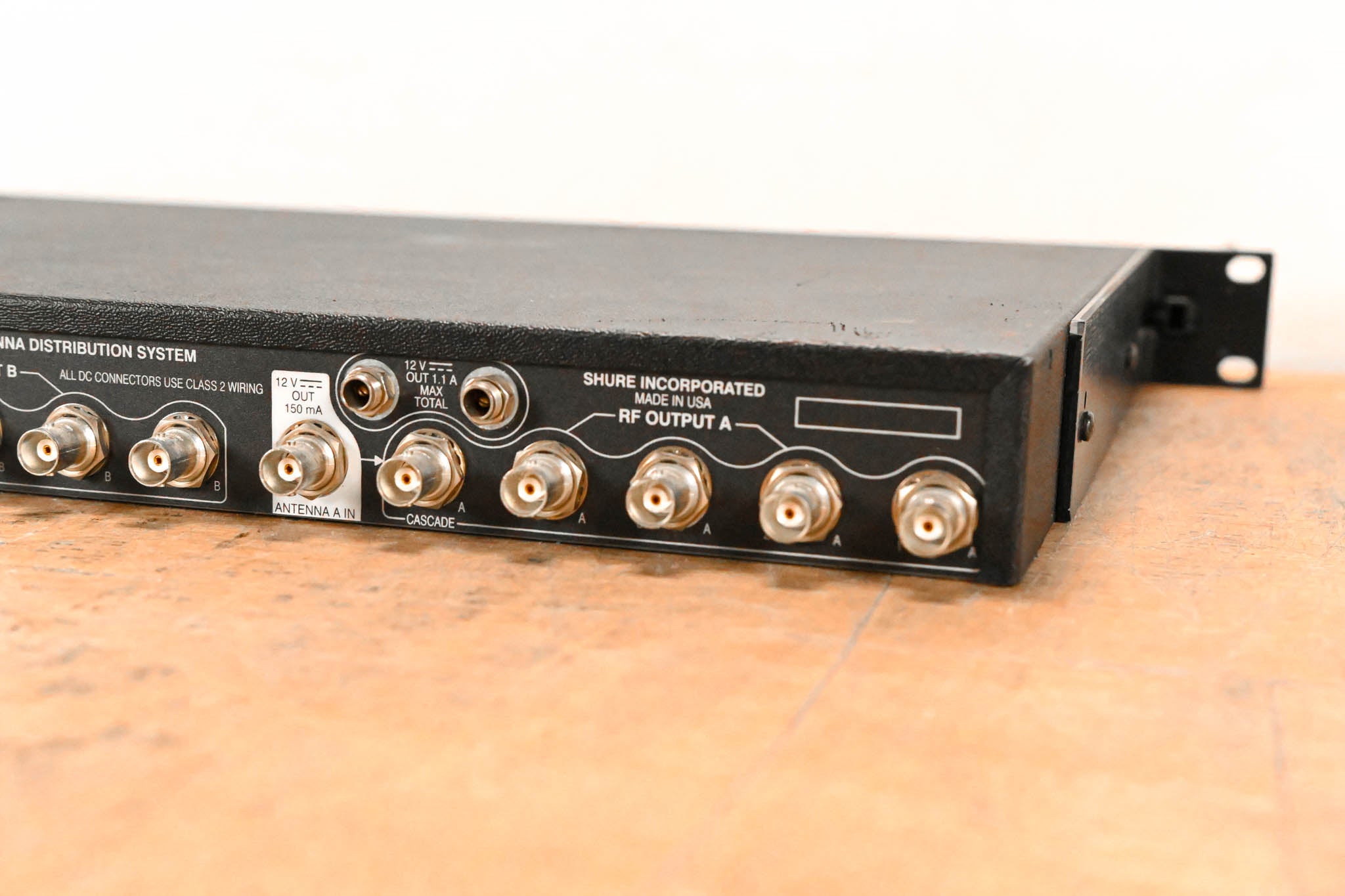 Shure UA845US Wideband UHF Antenna/Power Distribution System