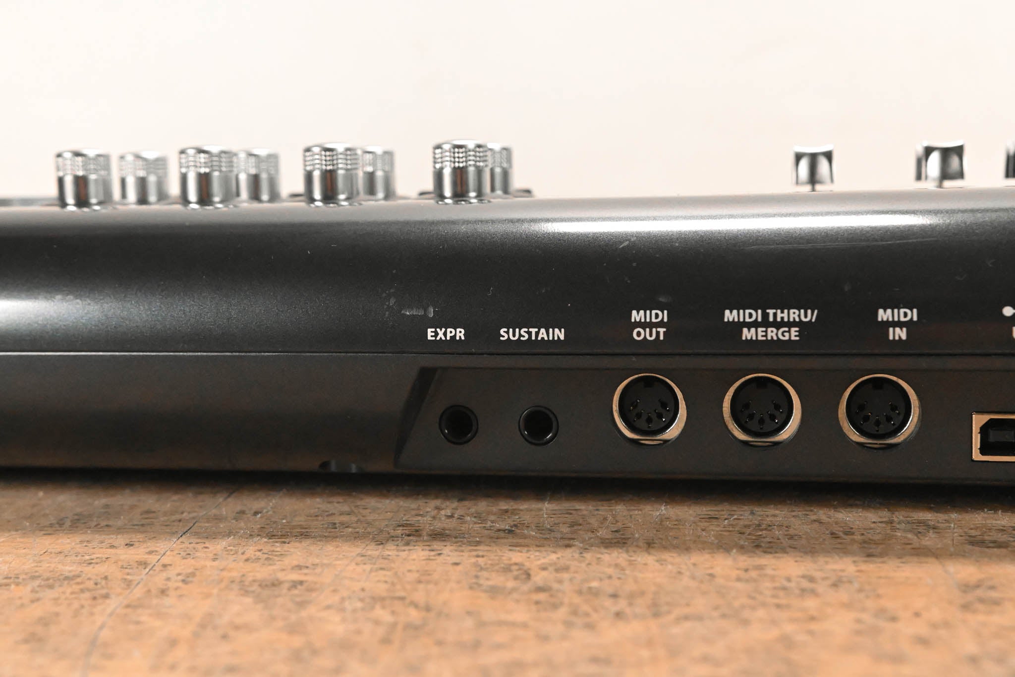 Behringer Motor 61 61-Key USB/MIDI Controller Keyboard (NO POWER SUPPLY)