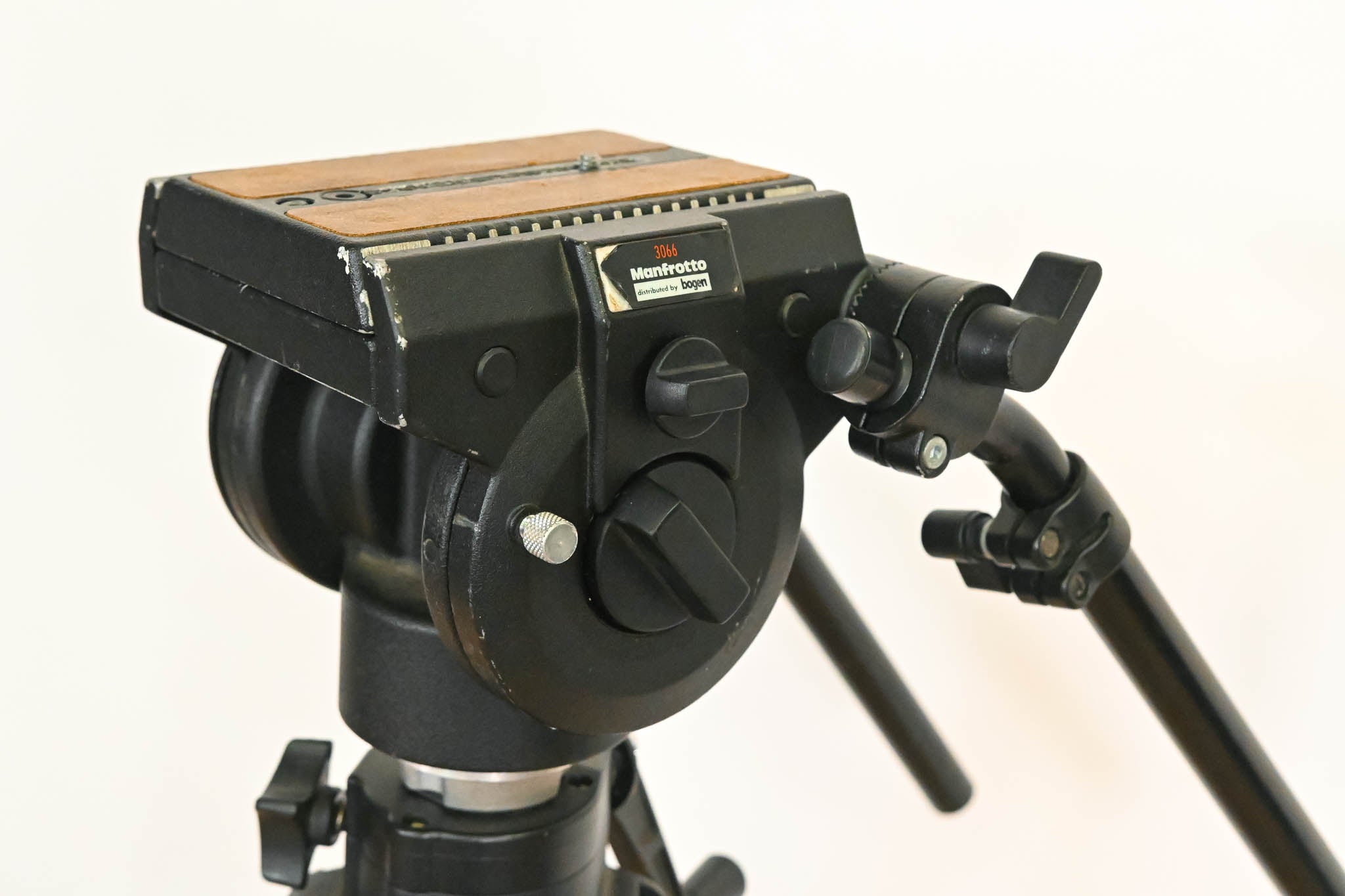 Manfrotto/Bogen 3068 Video Tripod with 3066 Fluid Head