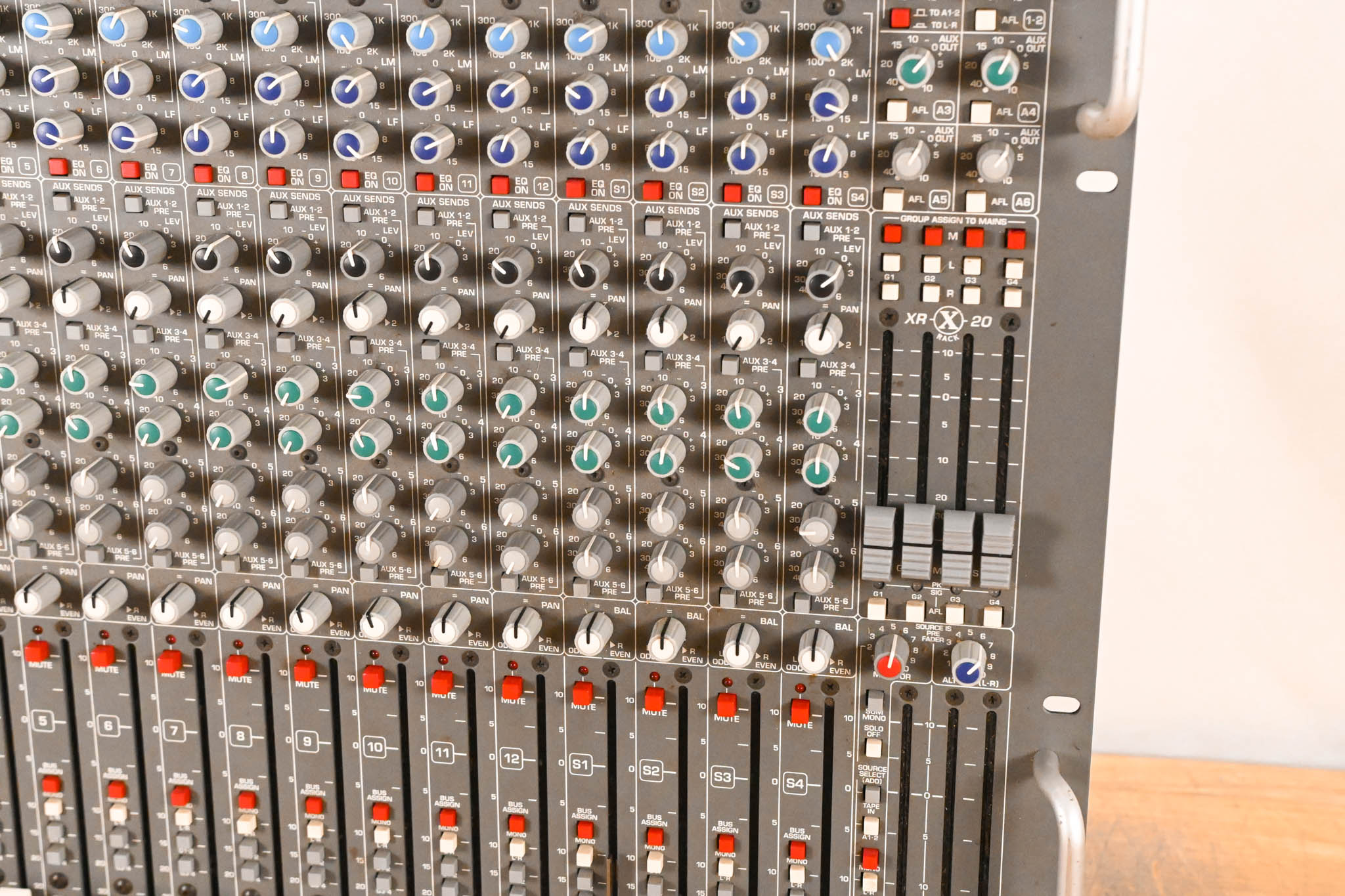 Crest Audio X20RM 12-Mix Monitor Console