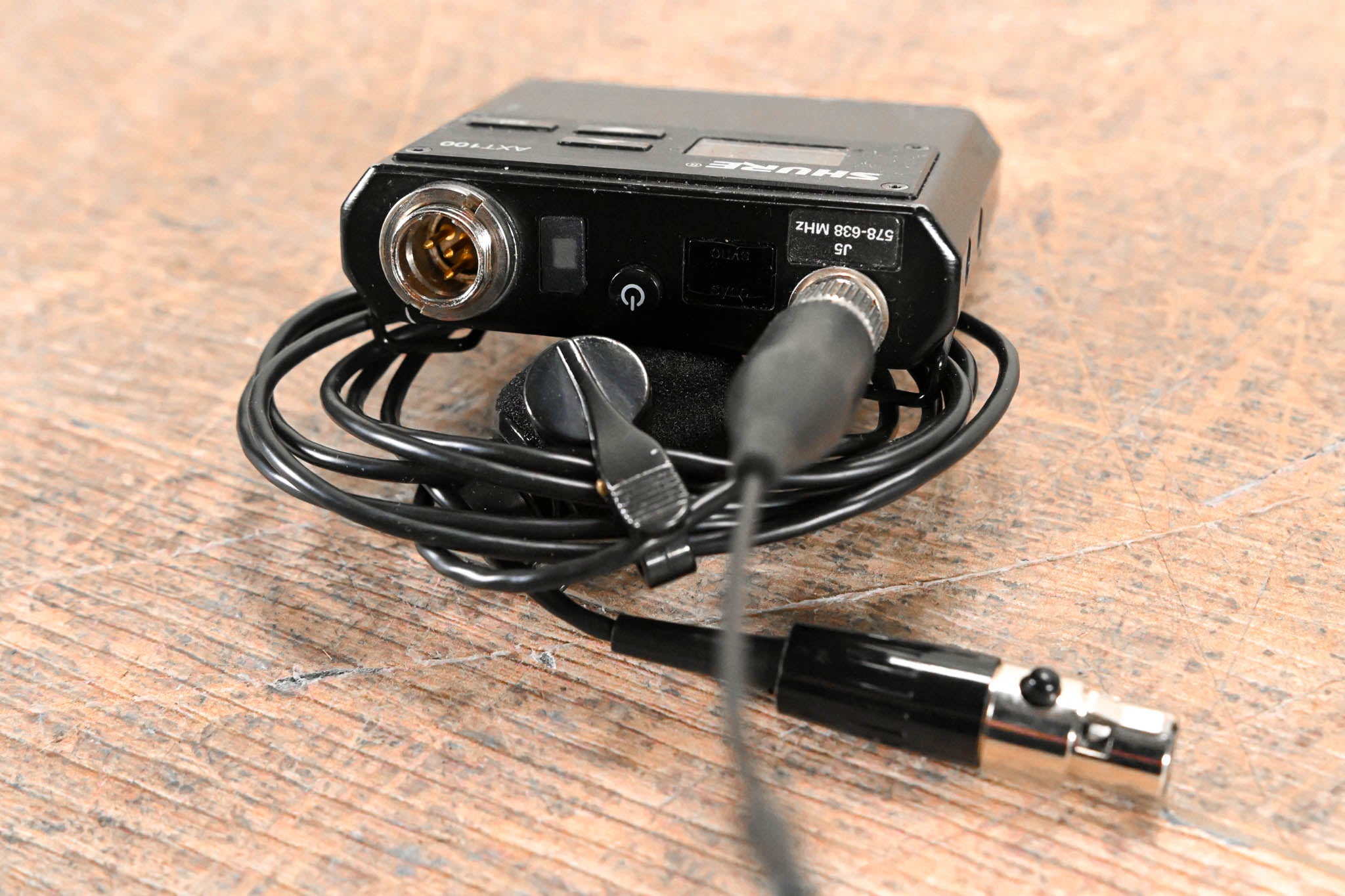 Shure AXT100 Bodypack Transmitter - J5 Band: 578-638 MHz CG01BMN