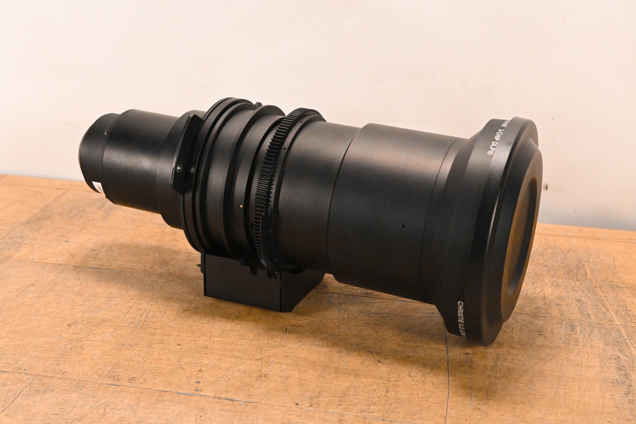 Christie ILS Lens 0.73:1 SX+ / 0.67:1 HD 0.95" 3-Chip Lens