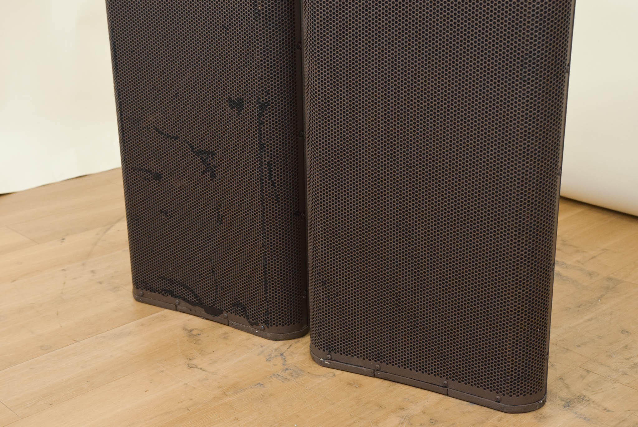 QSC AP-5152 2-Way Acoustic Performance Loudspeaker (PAIR)