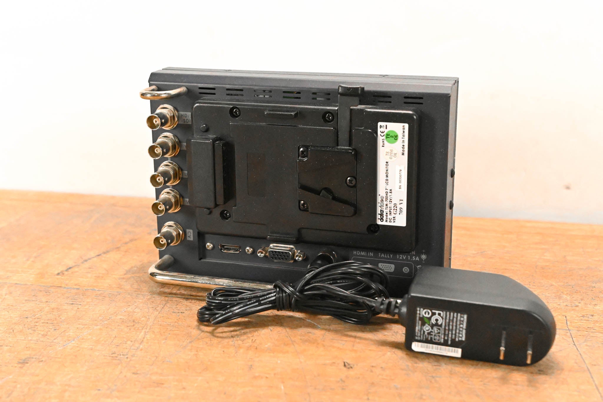 Datavideo TLM-700HD 7" HD/SD TFT LCD Monitor w/ V-Mount Battery Adapter