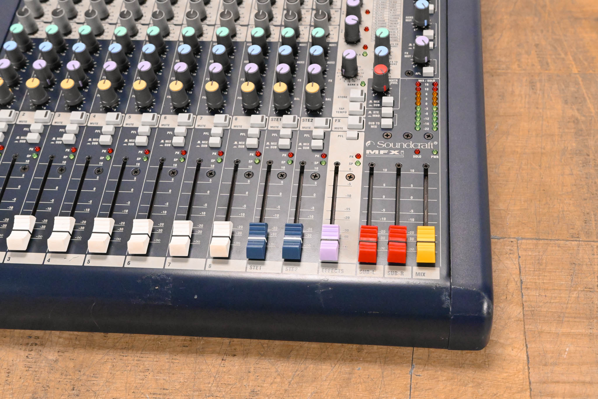 Soundcraft MFXi 8-Channel Analog Mixer with Effects