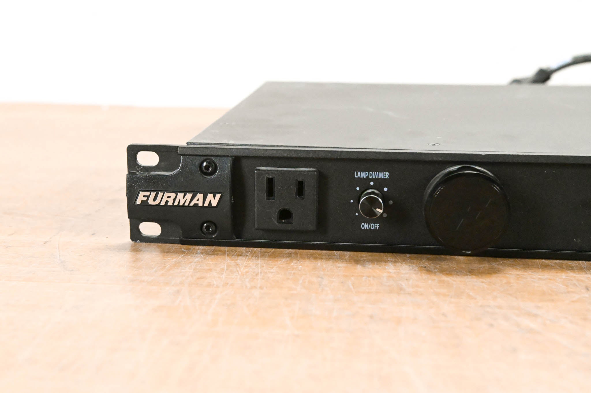 Furman PL-PLUS DMC Power Conditioner with Voltmeter/Ammeter
