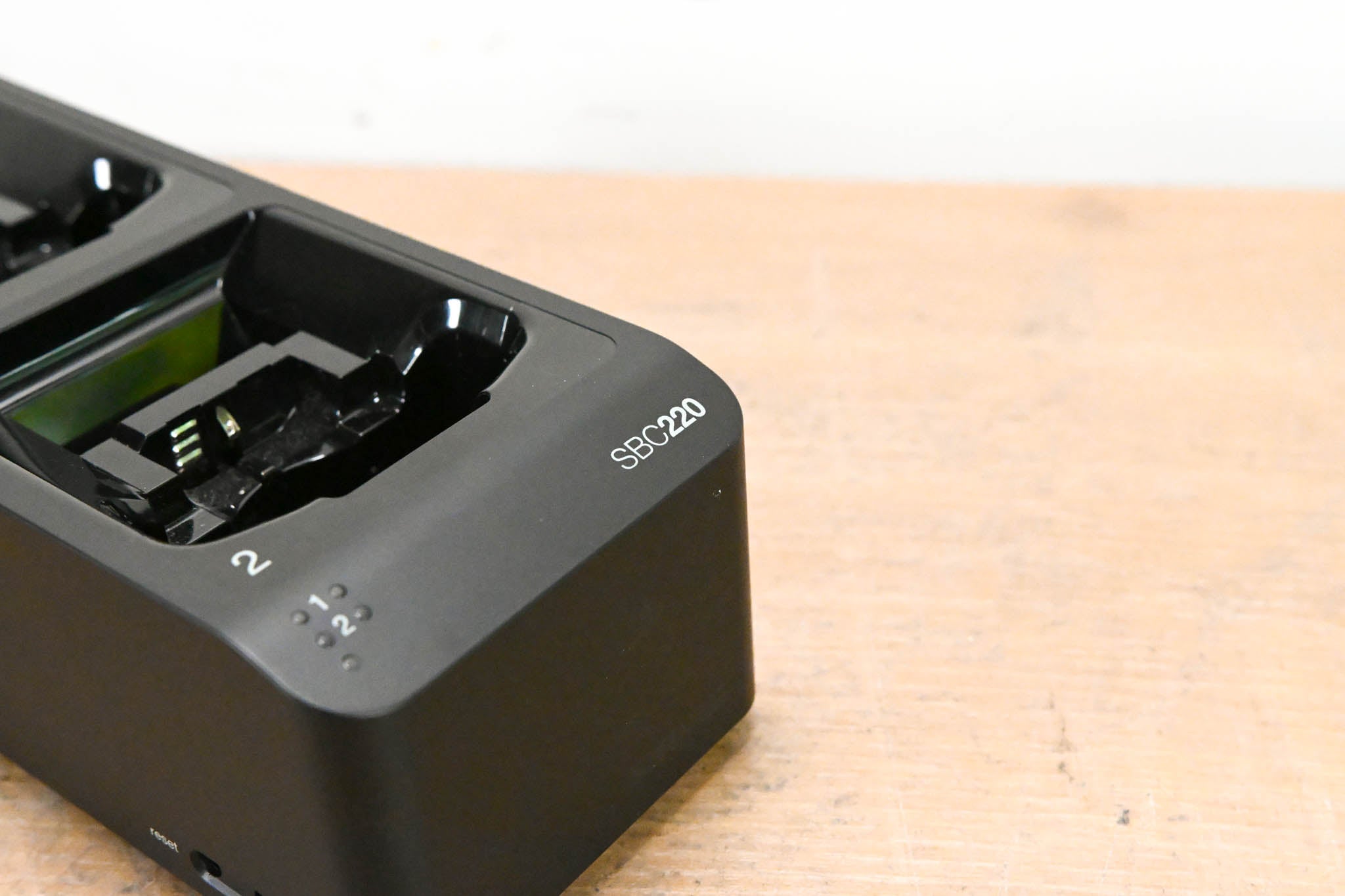 Shure SBC220 Networked 2-Bay Battery Charger (NO POWER SUPPLY)
