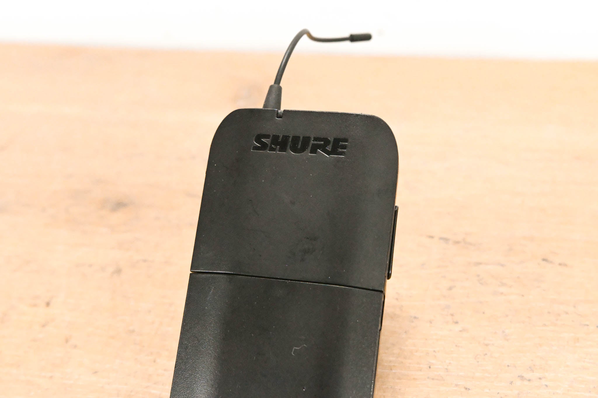 Shure BLX1 Wireless Bodypack Transmitter - J10 Band: 584-608 MHz