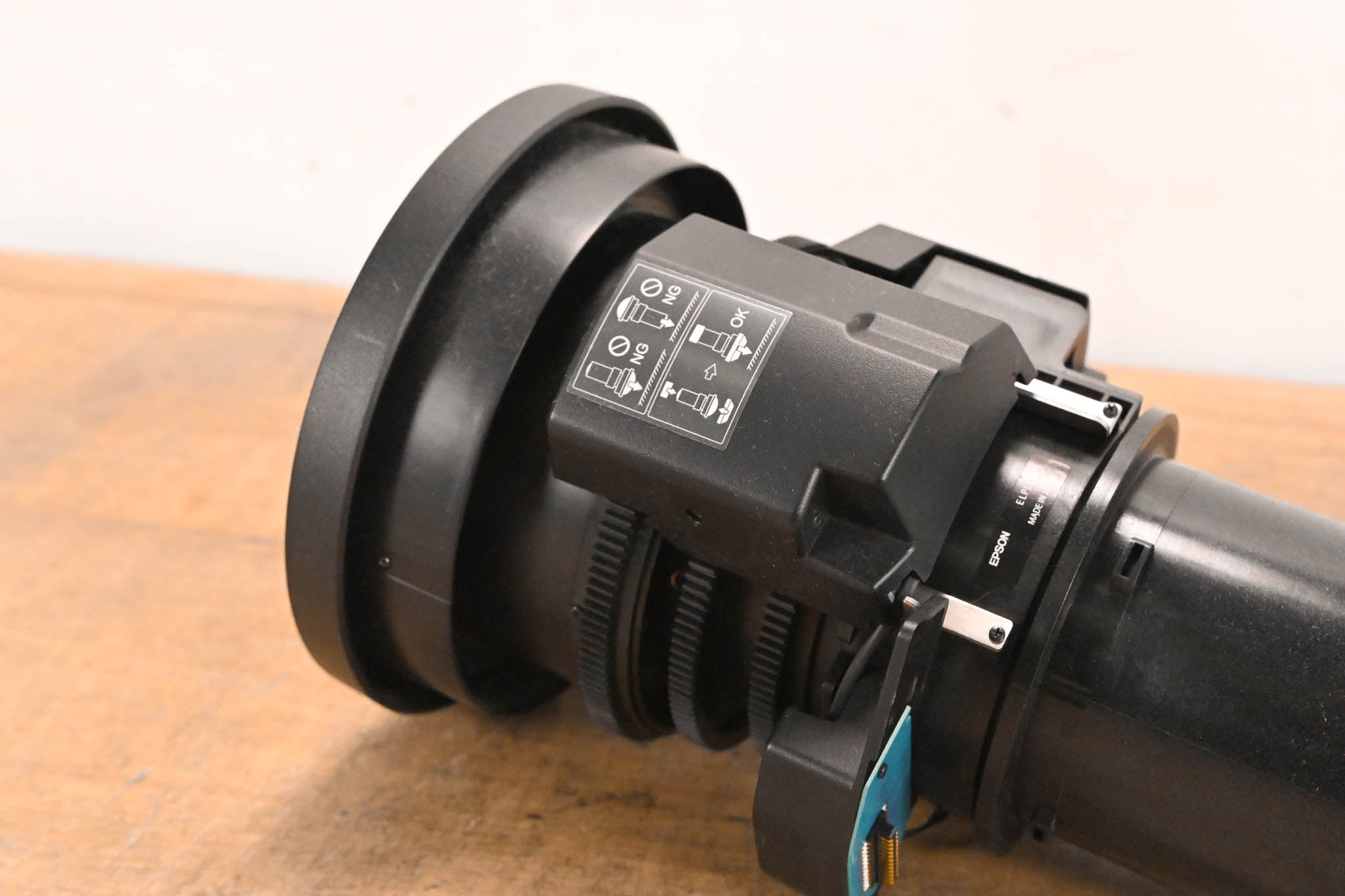 Epson ELPLU03 Wide Short Throw Zoom Lens #1