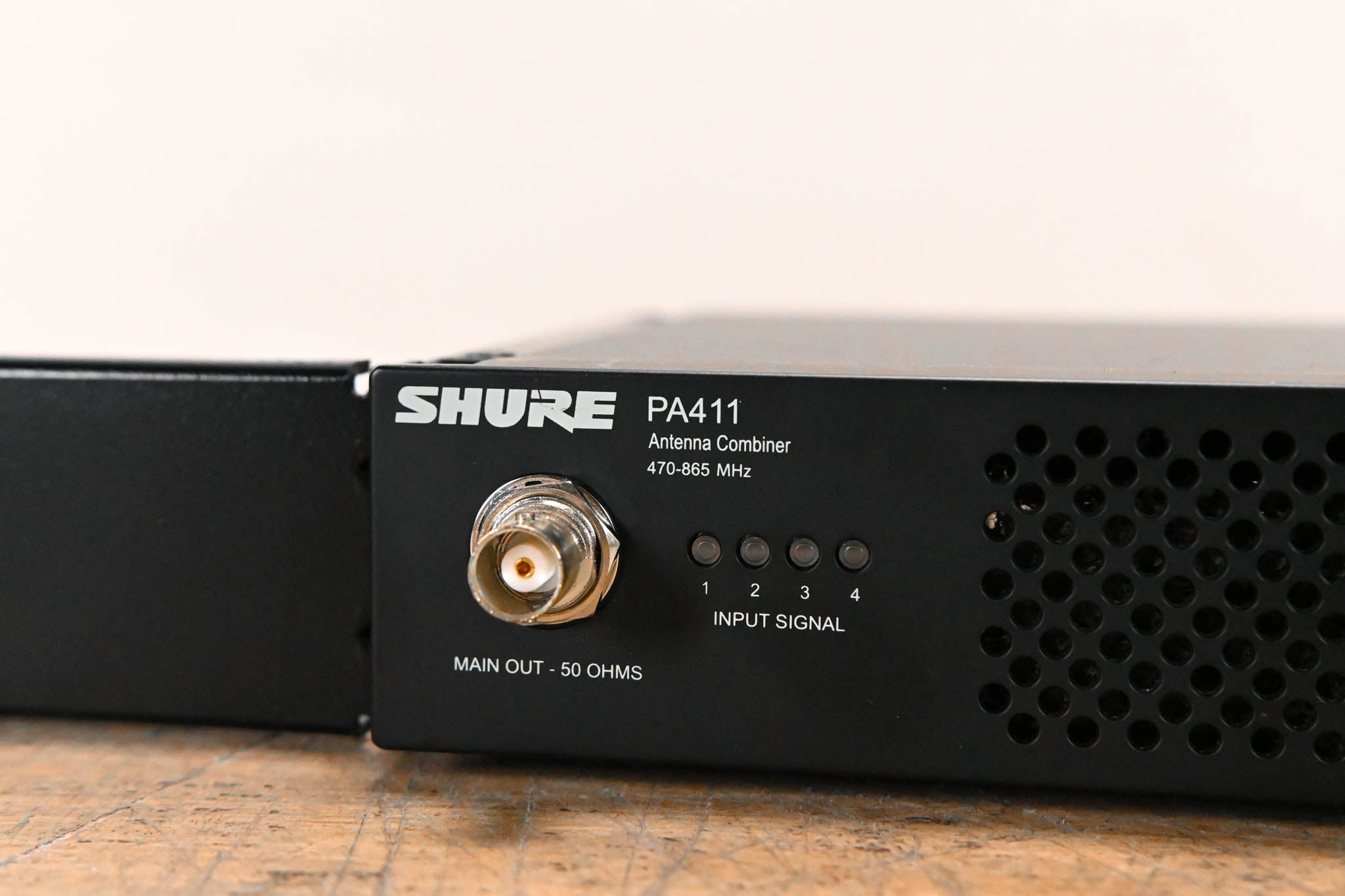 Shure PA411 Antenna Combiner for PSM 300 Series Wireless NO POWER SUPPLY