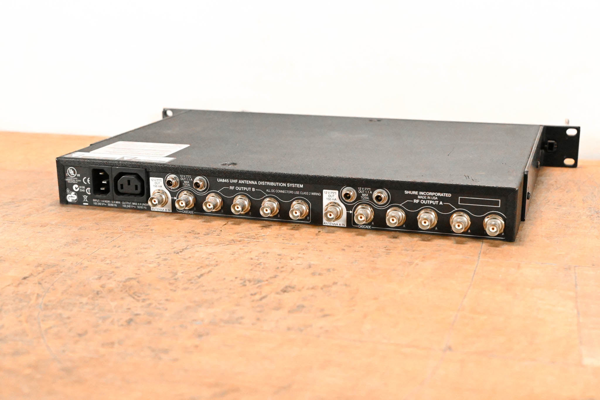 Shure UA845US Wideband UHF Antenna/Power Distribution System
