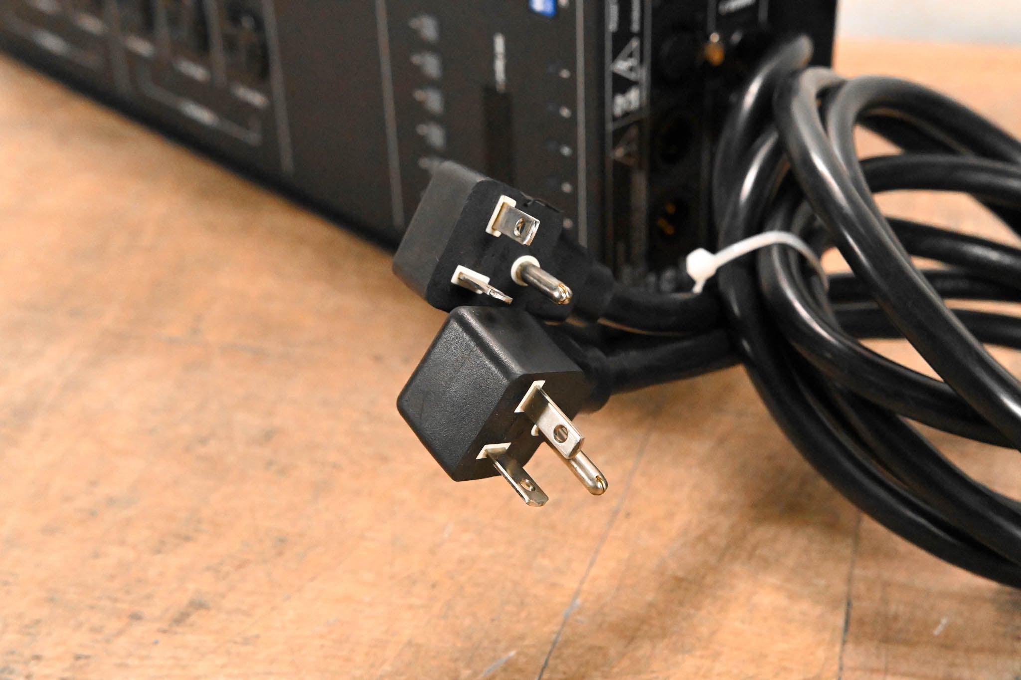 Elation DP-640B Hybrid 6-Channel DMX Dimmer/Switch Pack