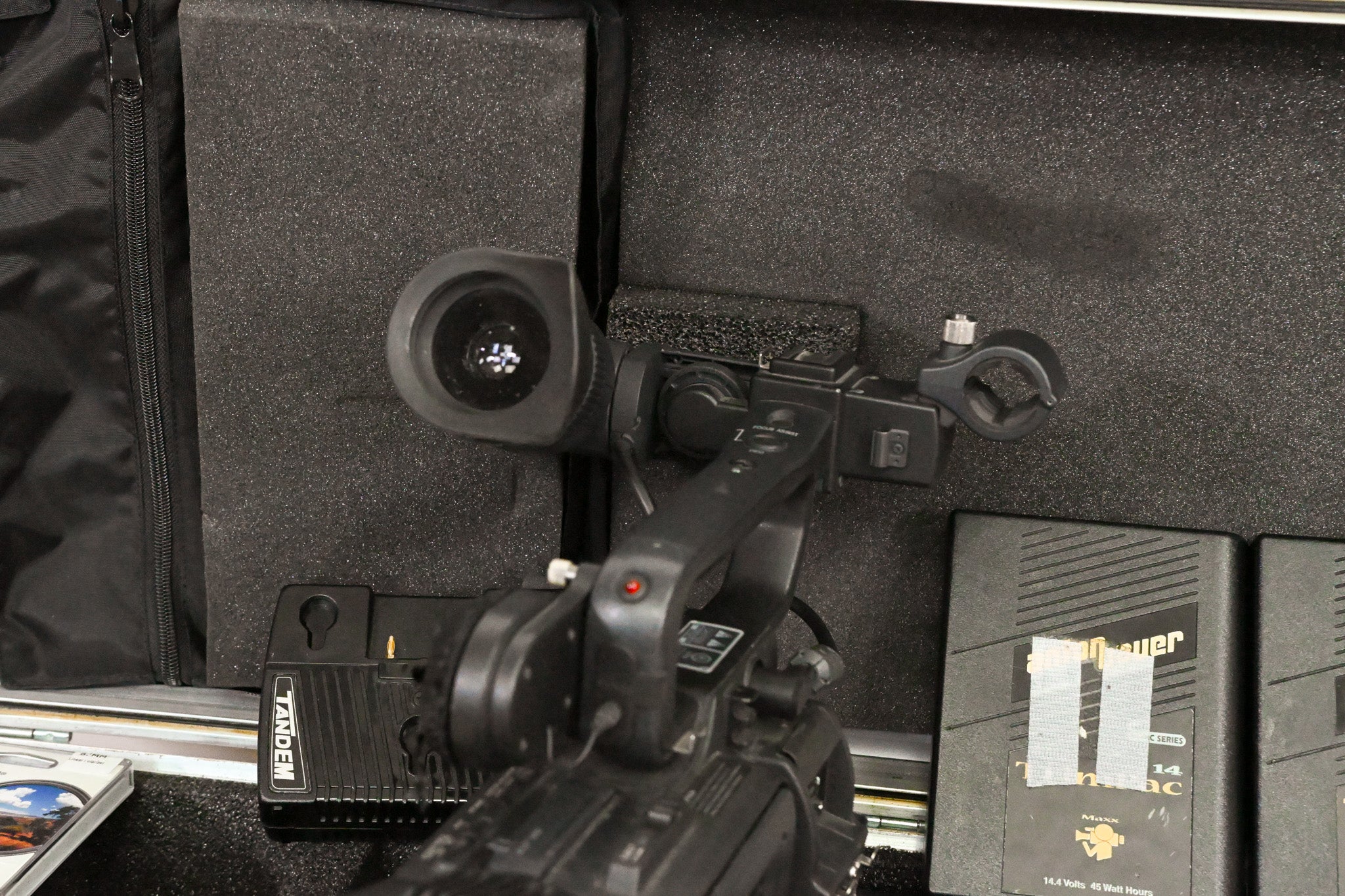 JVC GY-HD200U 1/3" 3-CCD Professional HDV Camcorder