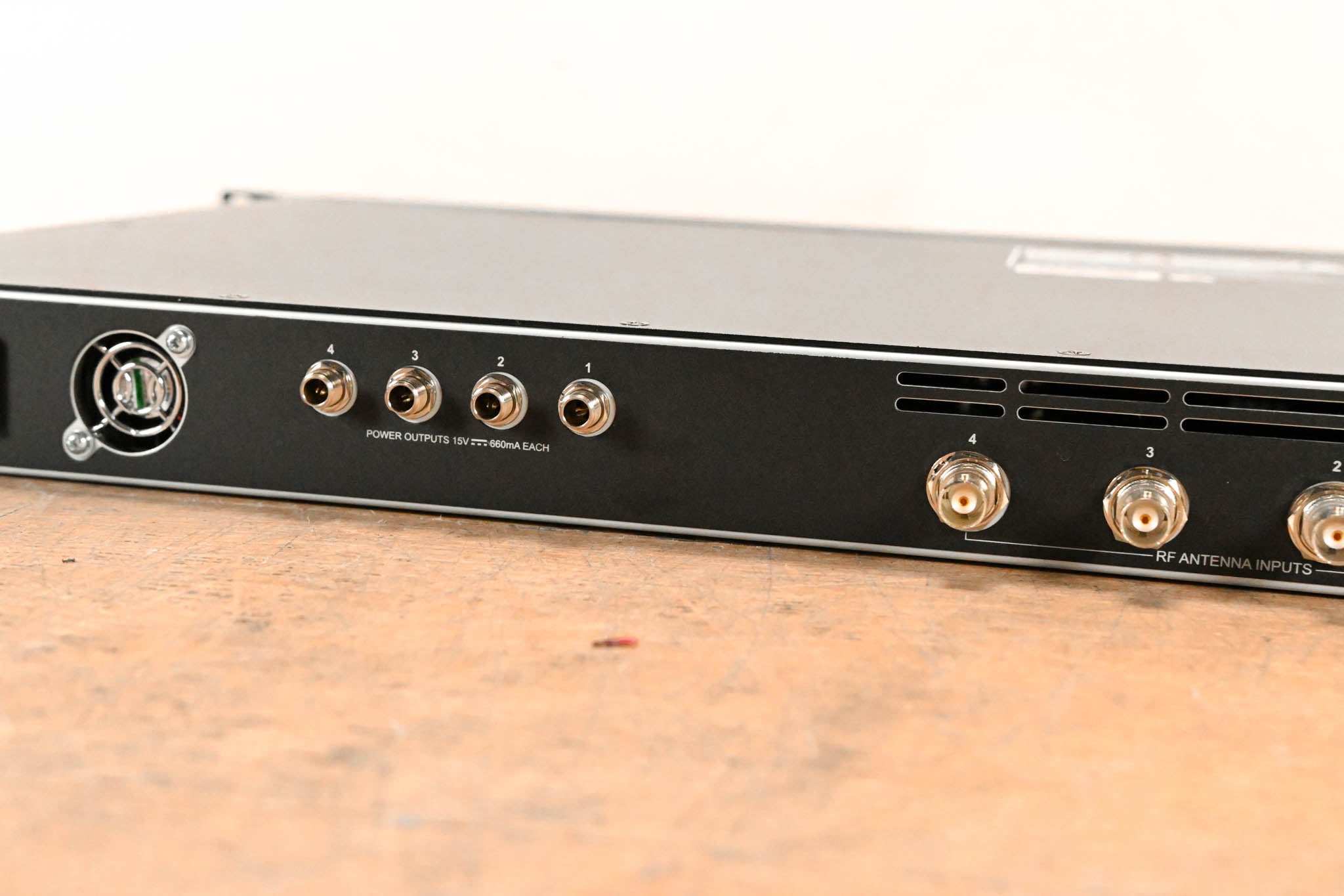 Shure PA421A 4-Port PSM Antenna Combiner - 470-952 MHz