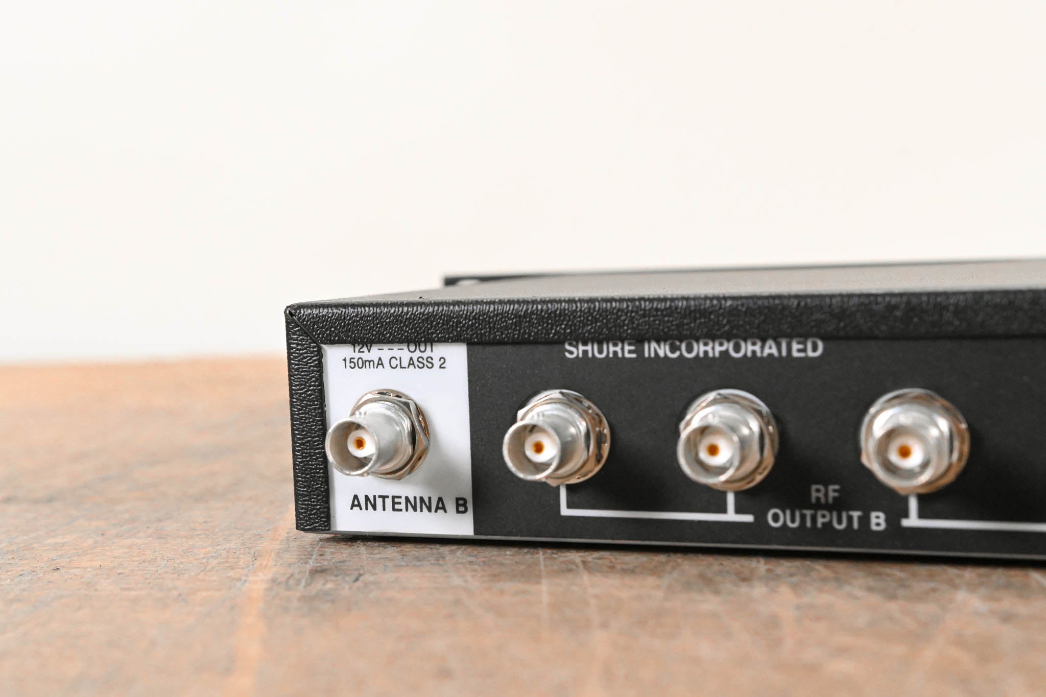 Shure UA844SWB Antenna Distribution System - 470-952 MHz (NO PSU)