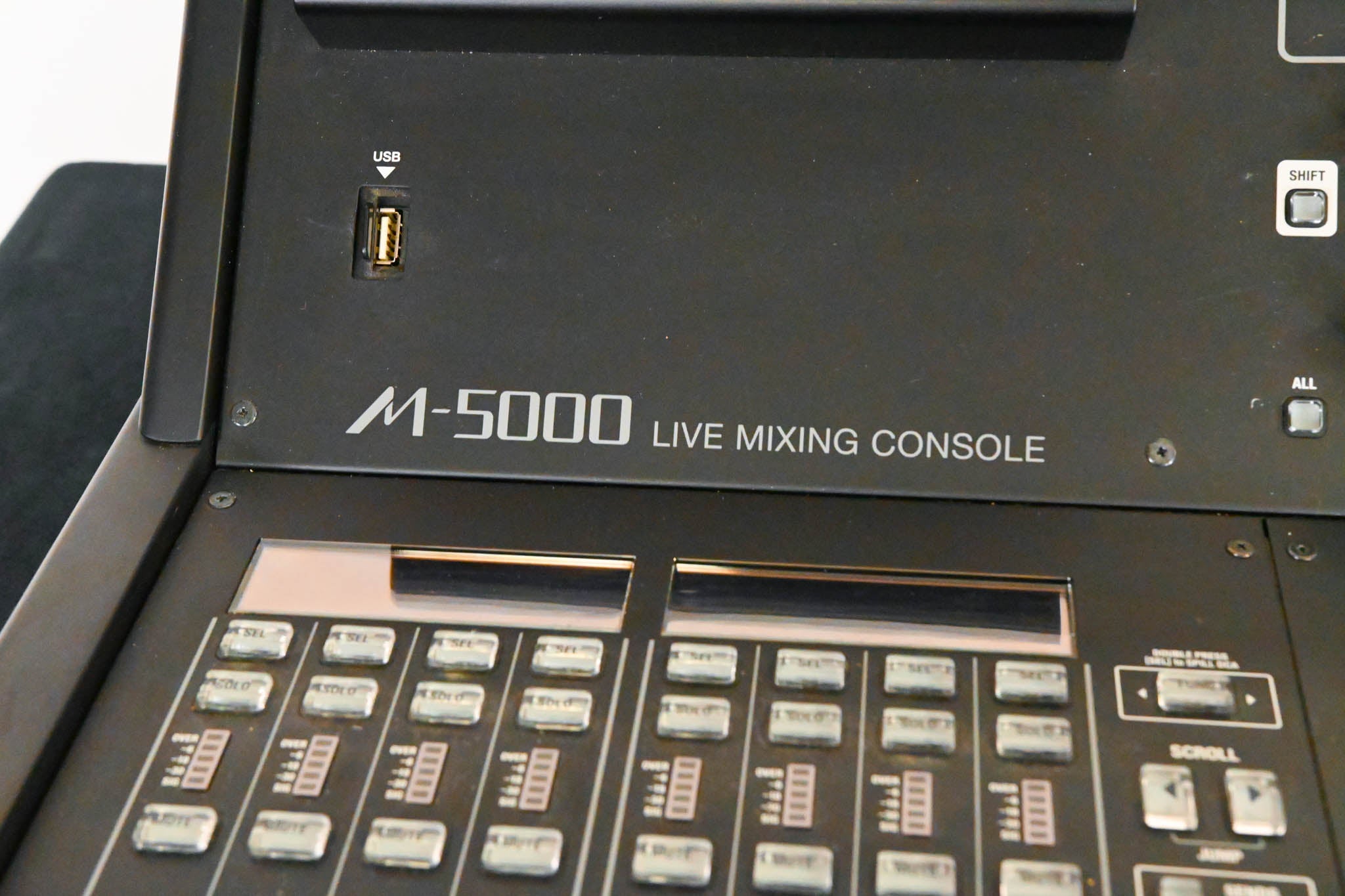 Roland M-5000 Live Mixing Console